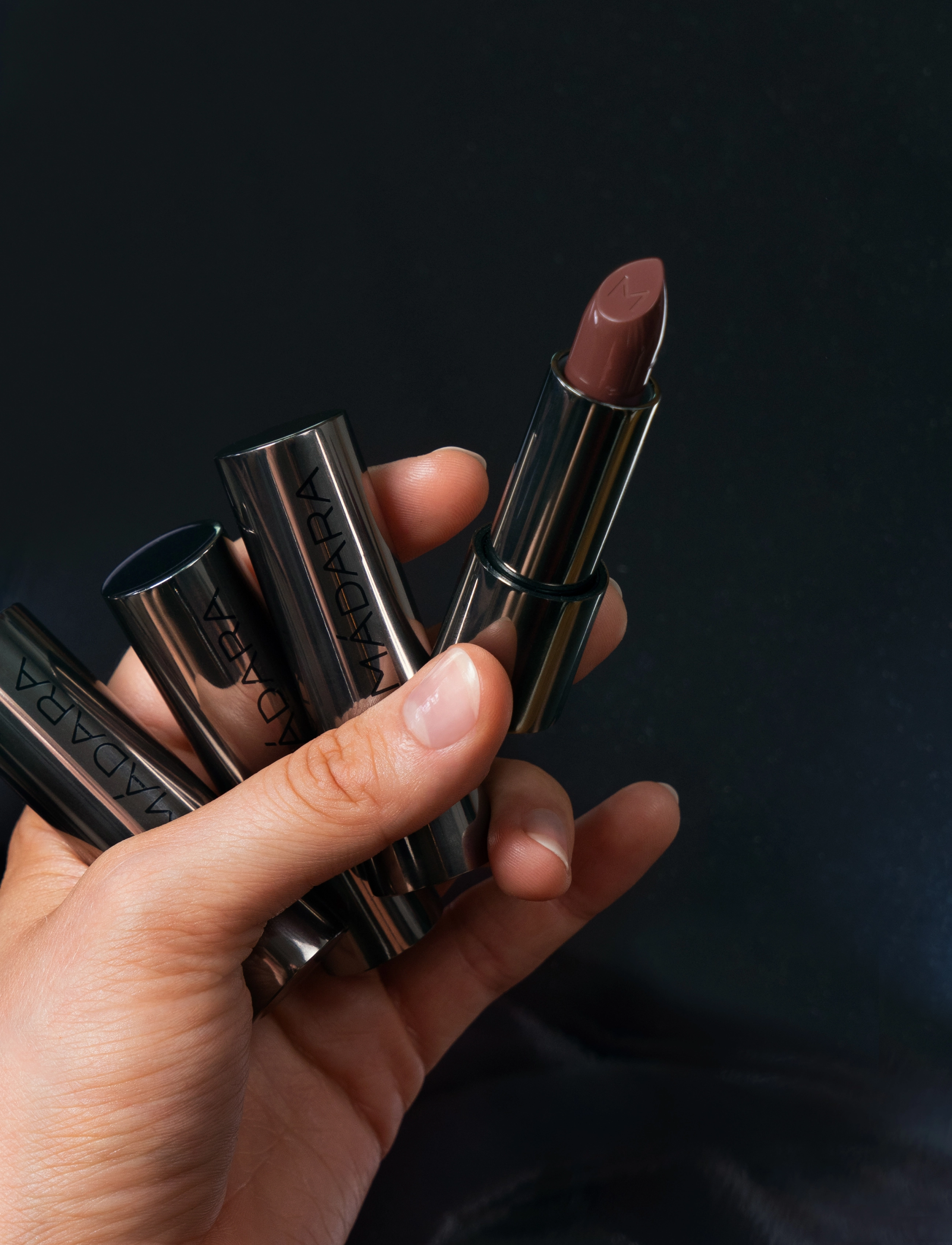 MÁDARA - DAZZLE NIGHTS Satin Shine Lipstick - valmiina treffi-iltaan - #503 charisma - 5