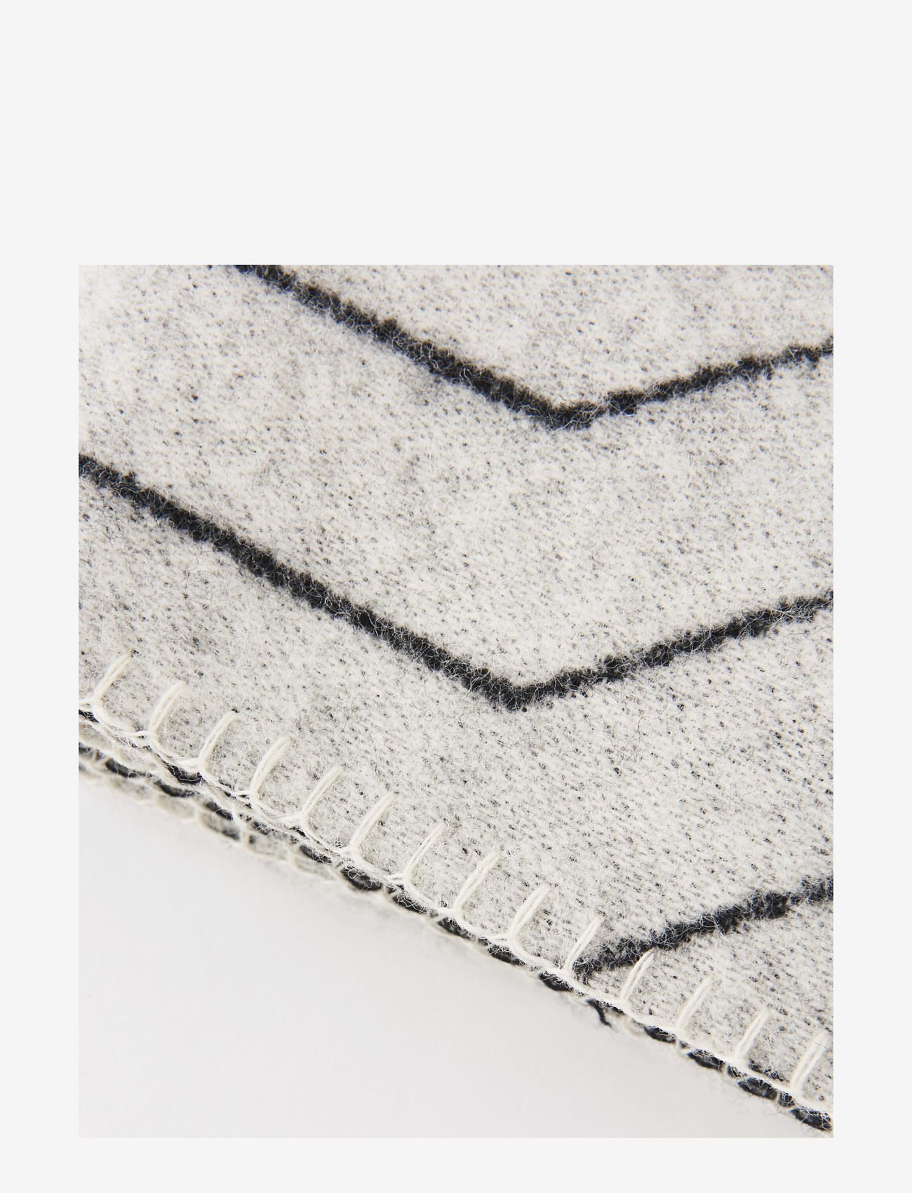 Made by Hand - Pinstripe Throw - black - 4