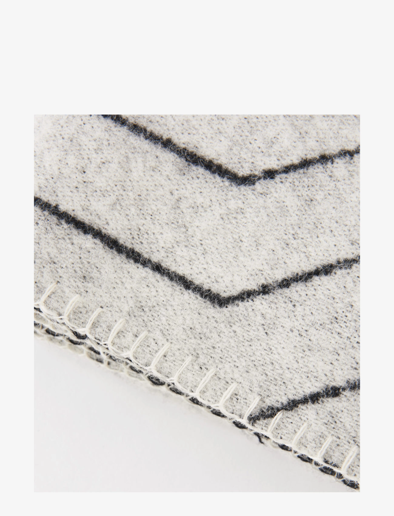 Made by Hand - Pinstripe Throw - black - 4