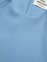 Mads Nørgaard - Soft Suiting Panton Dress - t-shirt-kleider - della robbia blue - 2