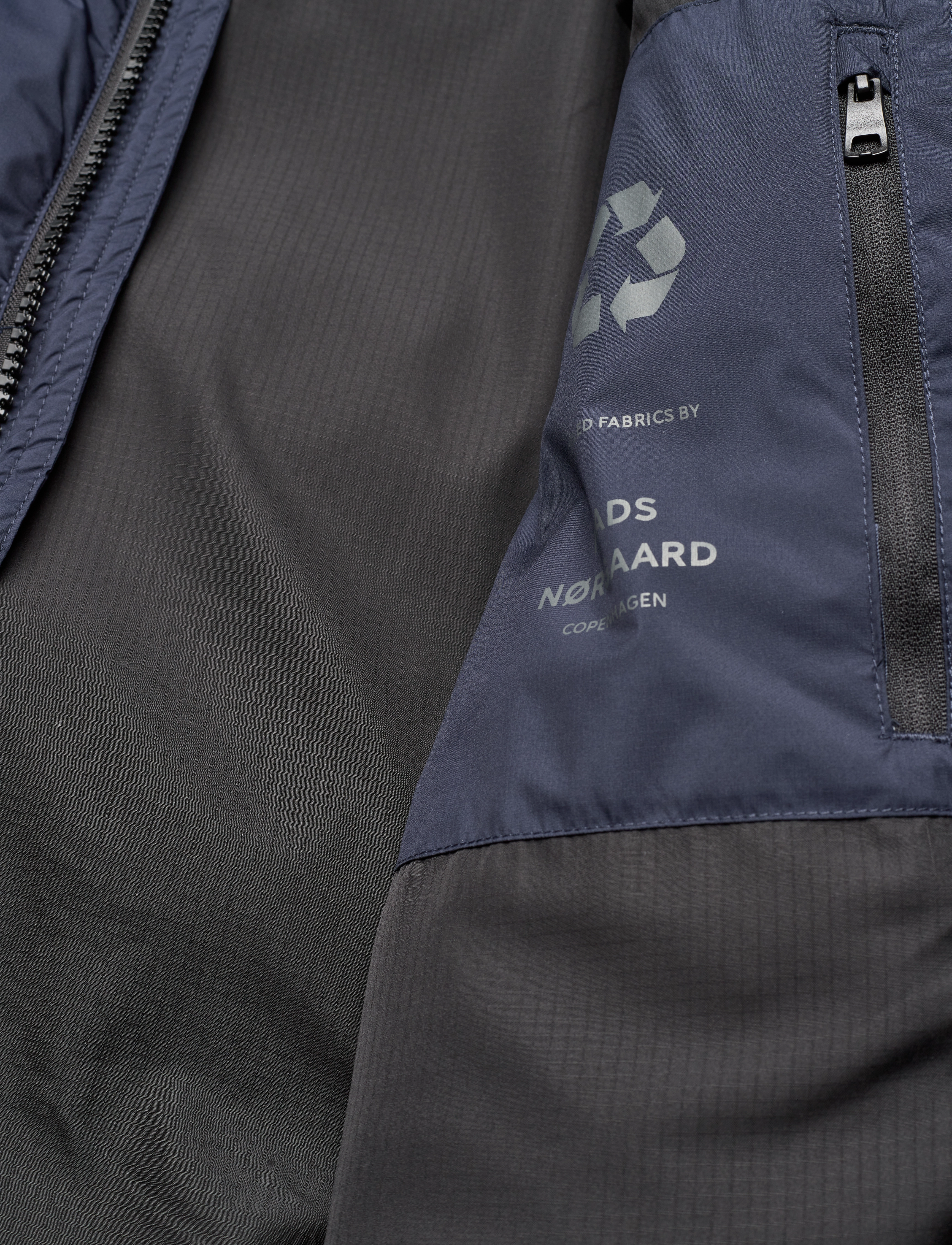 Mads Nørgaard - Recycle Junos - sky captain - 4
