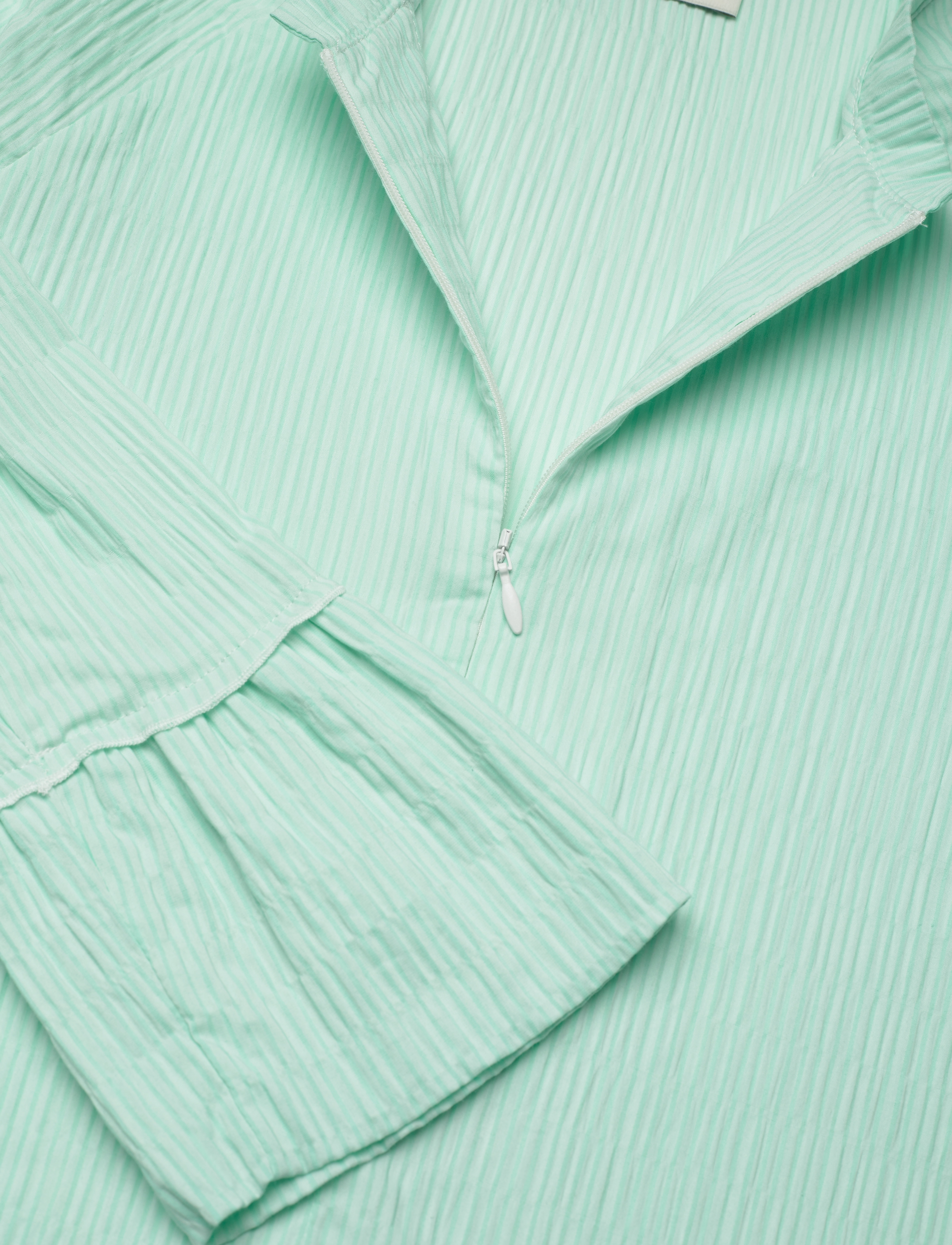 Mads Nørgaard - Crinckle Pop Dupina Dress - midi-kleider - cabbage/honeydew - 2