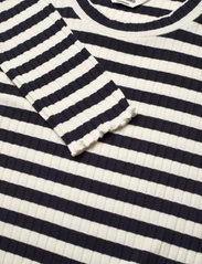 Mads Nørgaard - 5x5 Stripe Boa Dress - midi-kleider - 5x5 stripe/deep well - 2