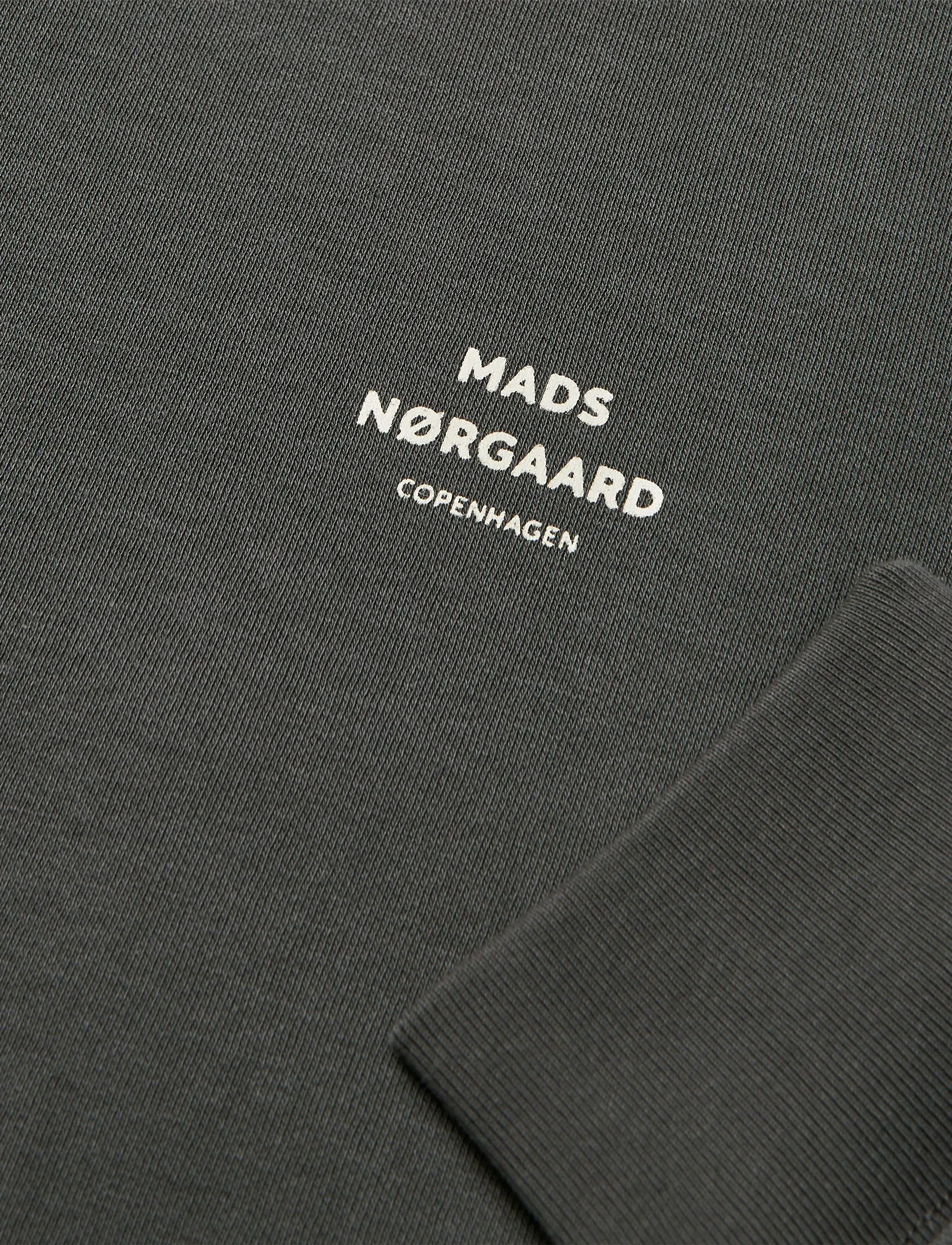 Mads Nørgaard - Standard Crew Logo Sweat - urlaubsfavoriten - asphalt - 1
