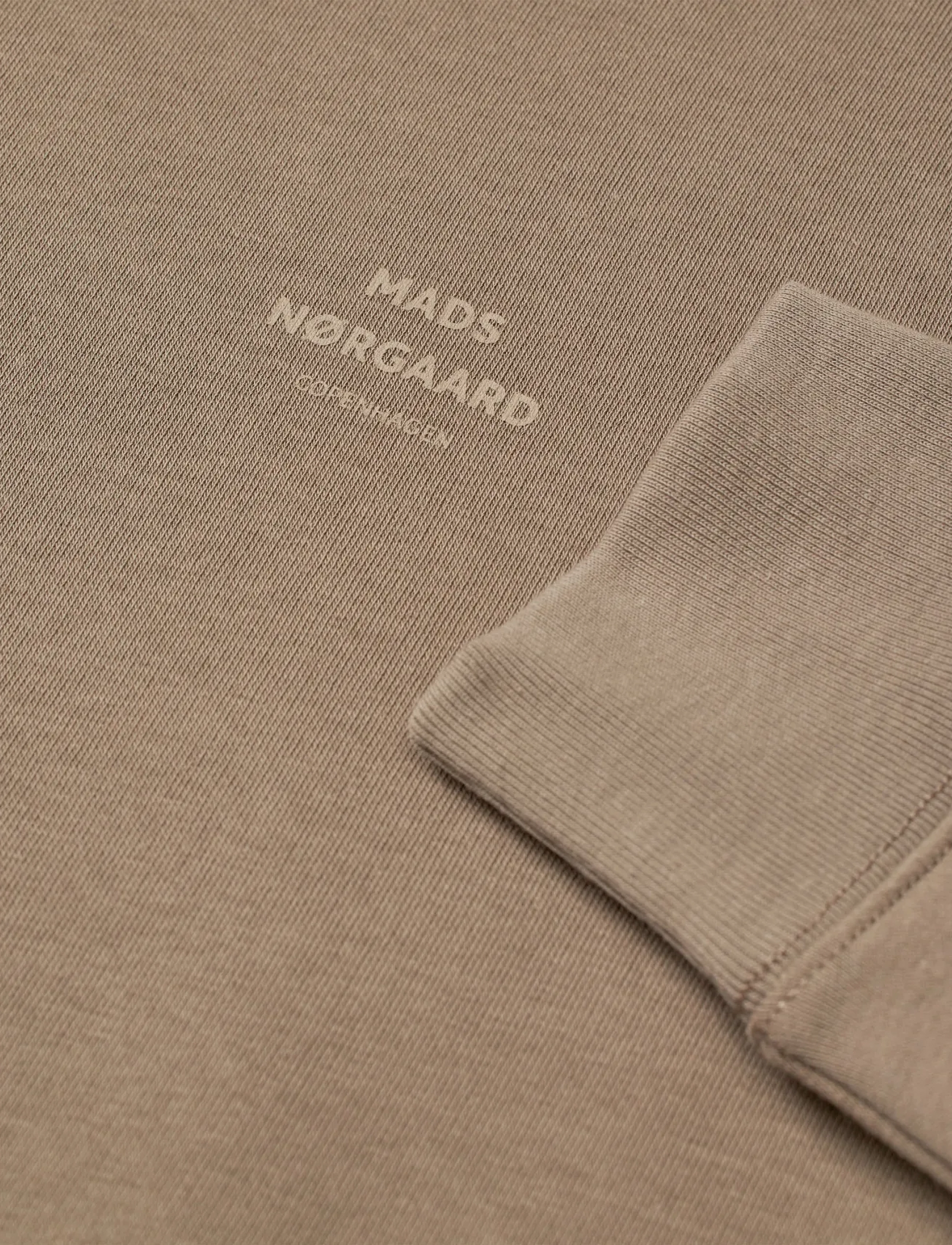 Mads Nørgaard - Standard Crew Logo Sweat - vacation essentials - walnut - 1