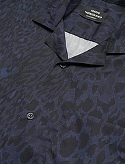 Mads Nørgaard - Havana Twill Kenji AOP Shirt SS - nordic style - sargasso sea/black aop - 3