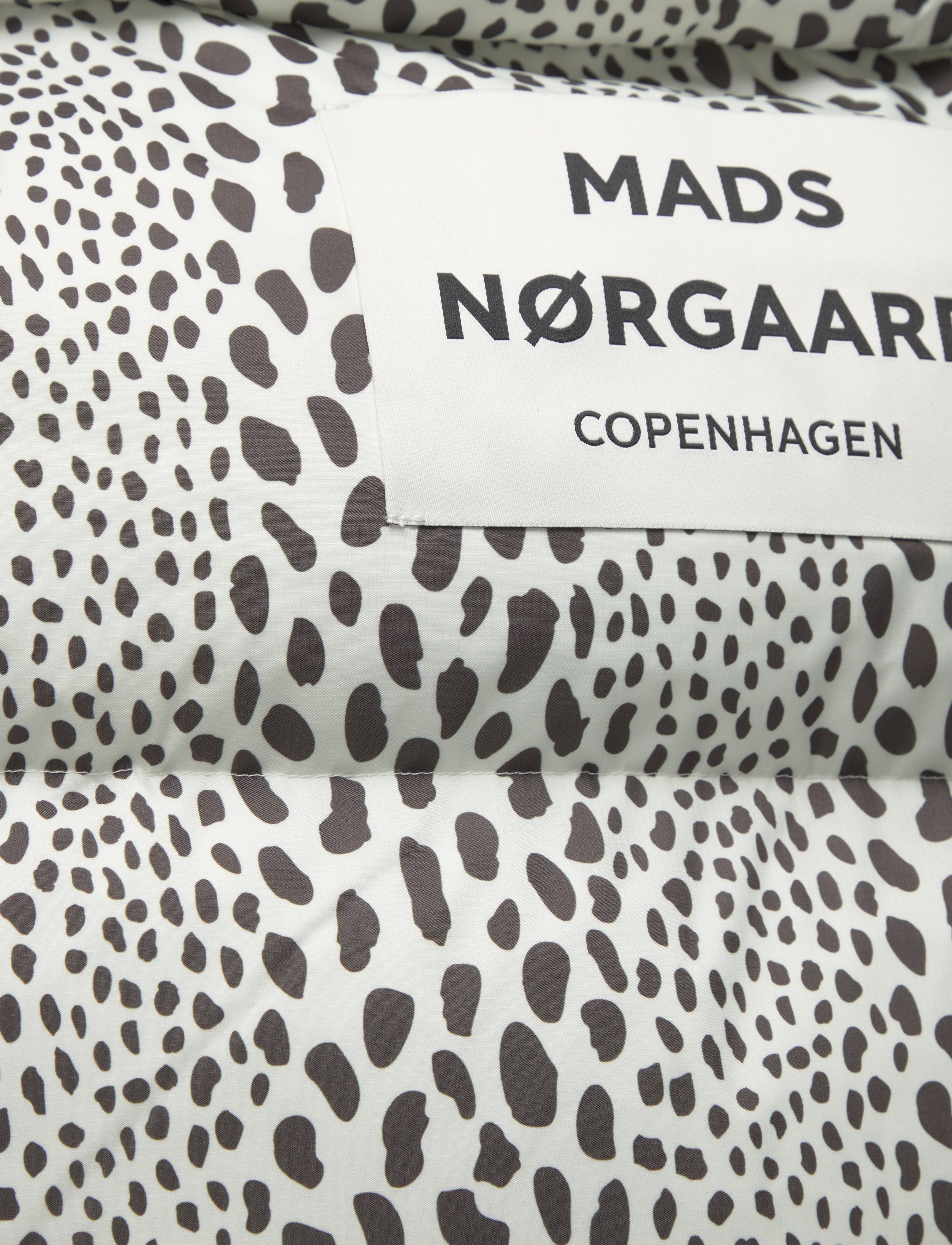 Mads Nørgaard - Recycle Pillow AOP Bag - arctic wolf/beluga - 3