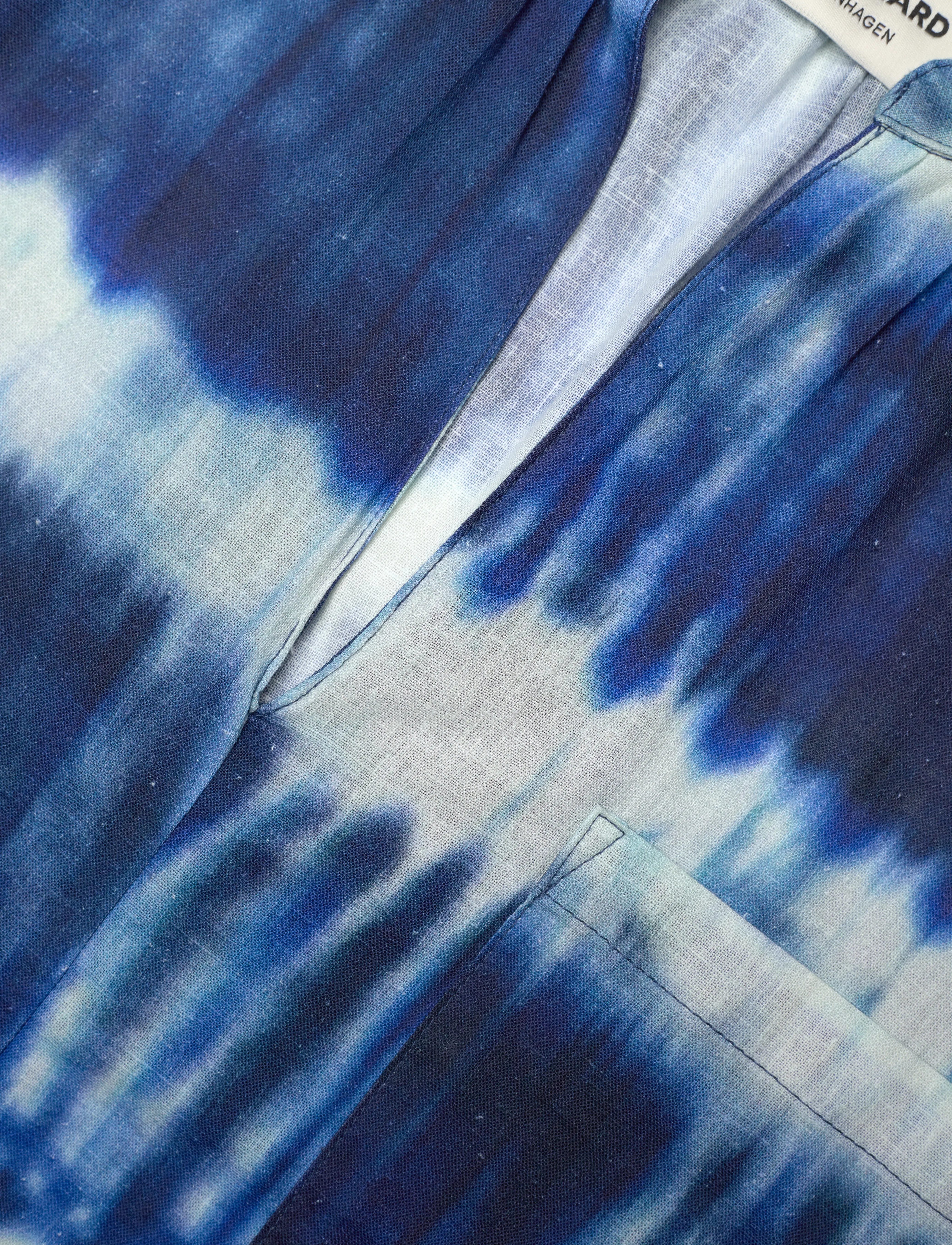 Mads Nørgaard - Colin Mana Dress AOP - midi dresses - tie dye stripe aop merthyl blu - 4