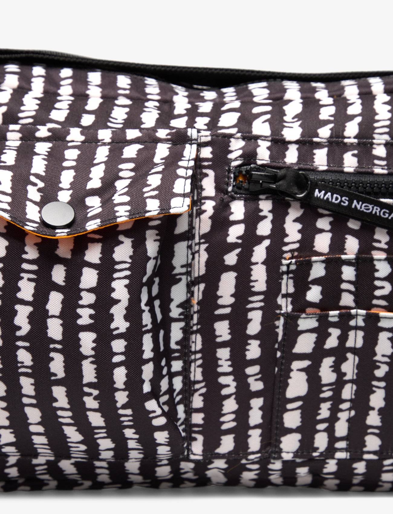 Mads Nørgaard - Bel One Art Cappa Bag - scribble black/arctic wolf aop - 3