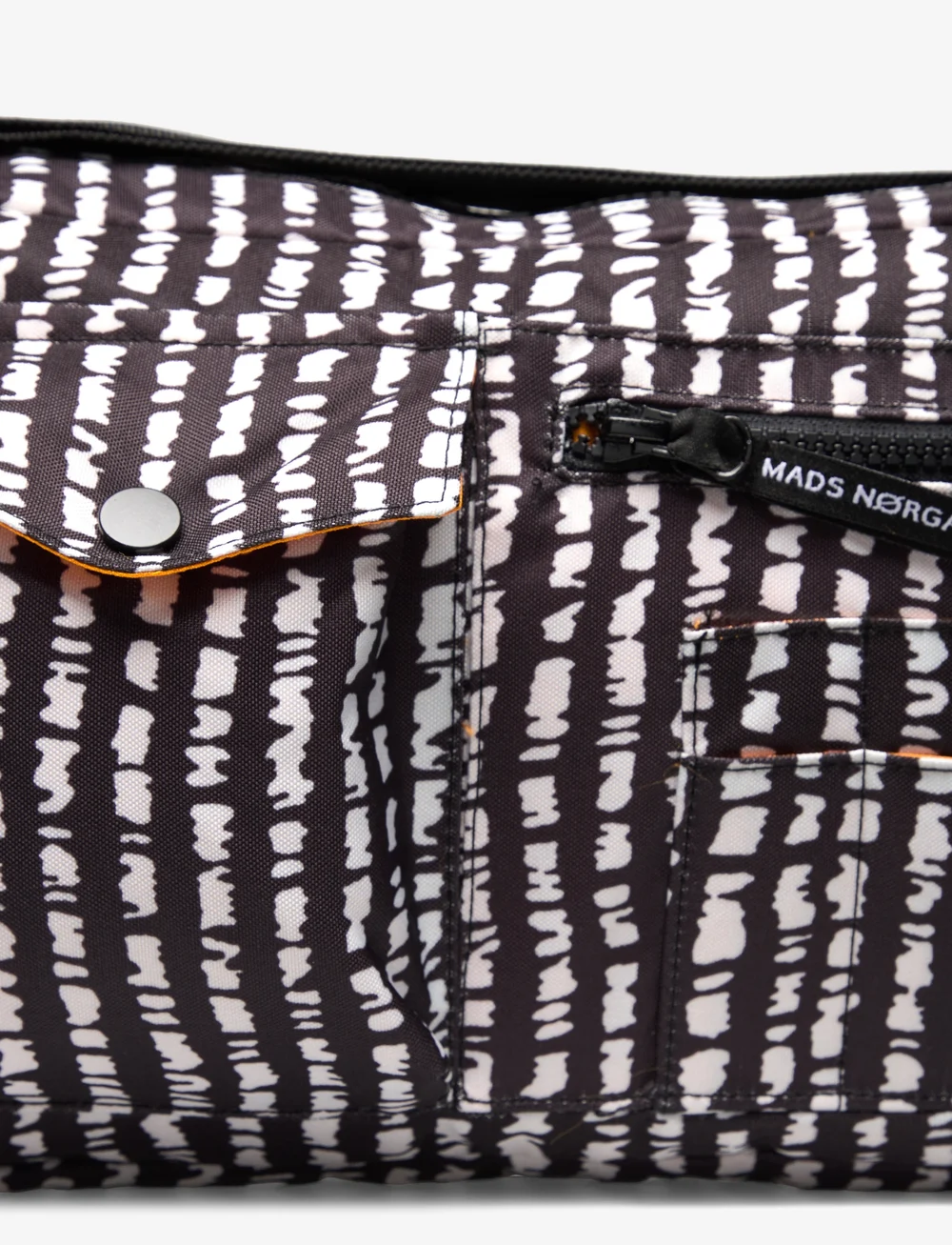 Mads Nørgaard - Bel One Art Cappa Bag - modetrends - scribble black/arctic wolf aop - 3