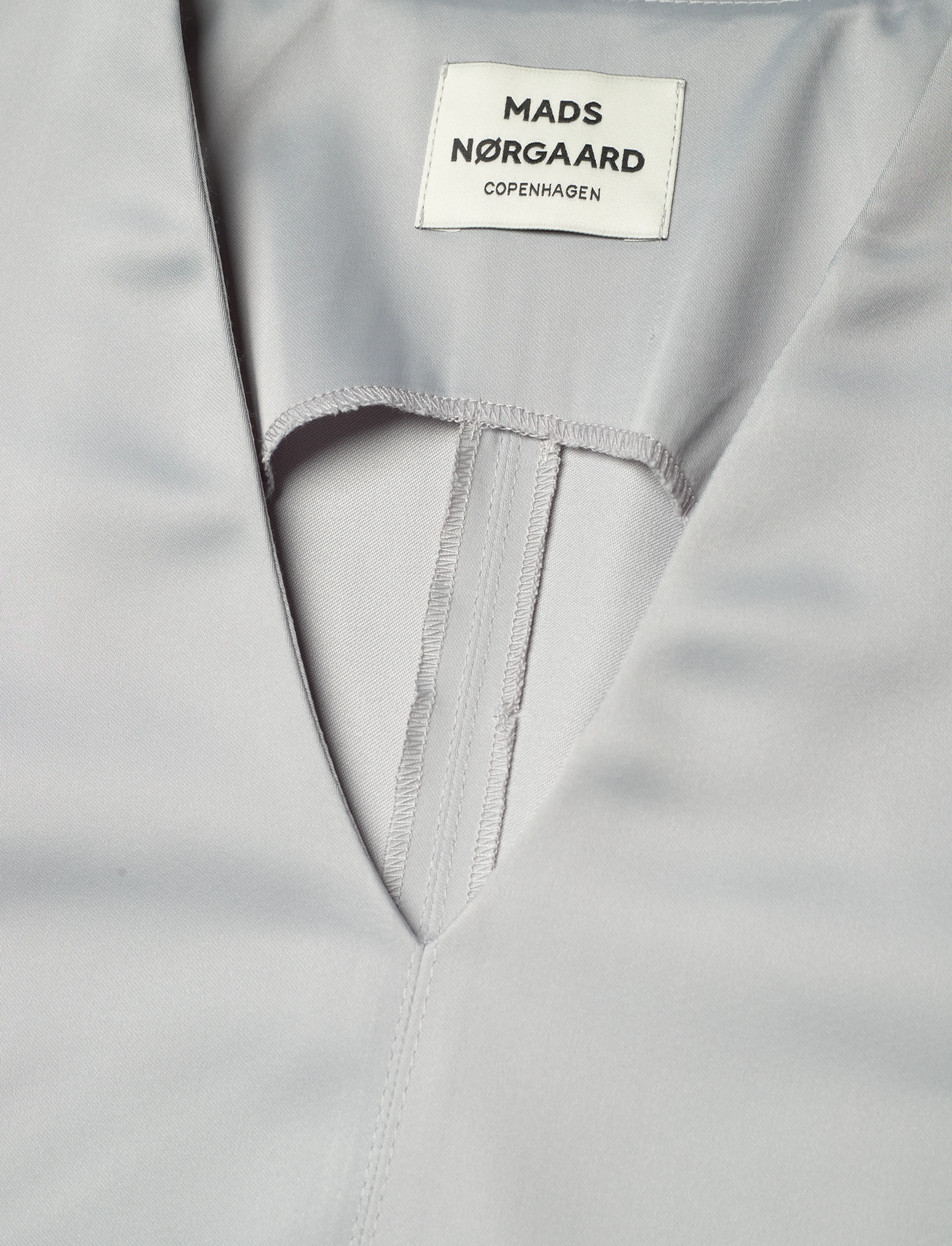 Mads Nørgaard - Heavy Satin Runa Dress - festtøj til outletpriser - high-rise - 2