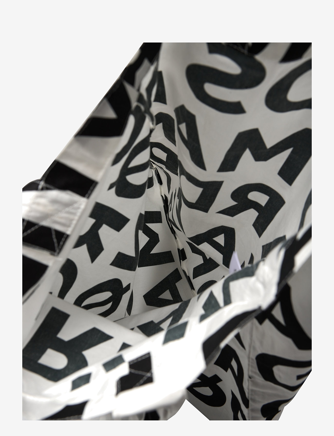 Mads Nørgaard - Sacky Atoma AOP Bag - tote-stiilis kotid - jet black - 4