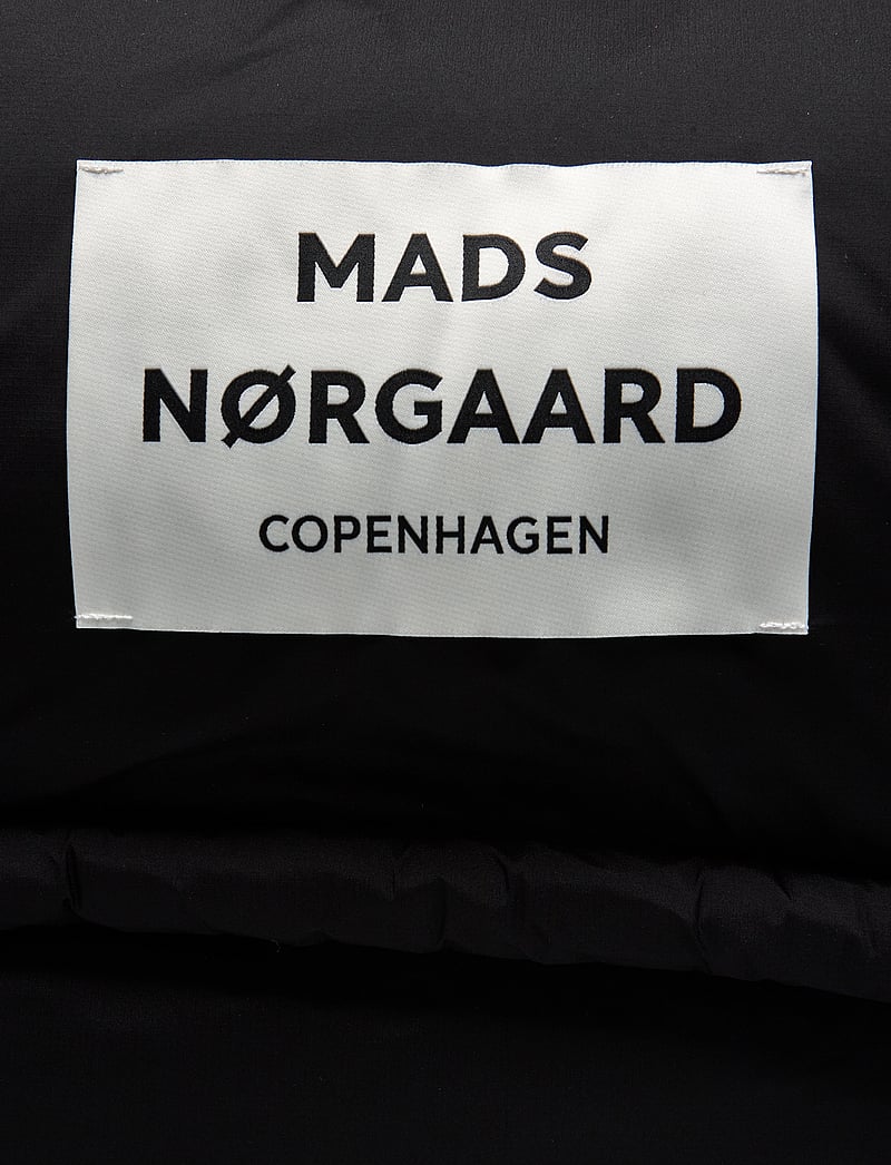 Mads Nørgaard - Recycle Pillow Bomb Bag - modetrends - jet black - 3