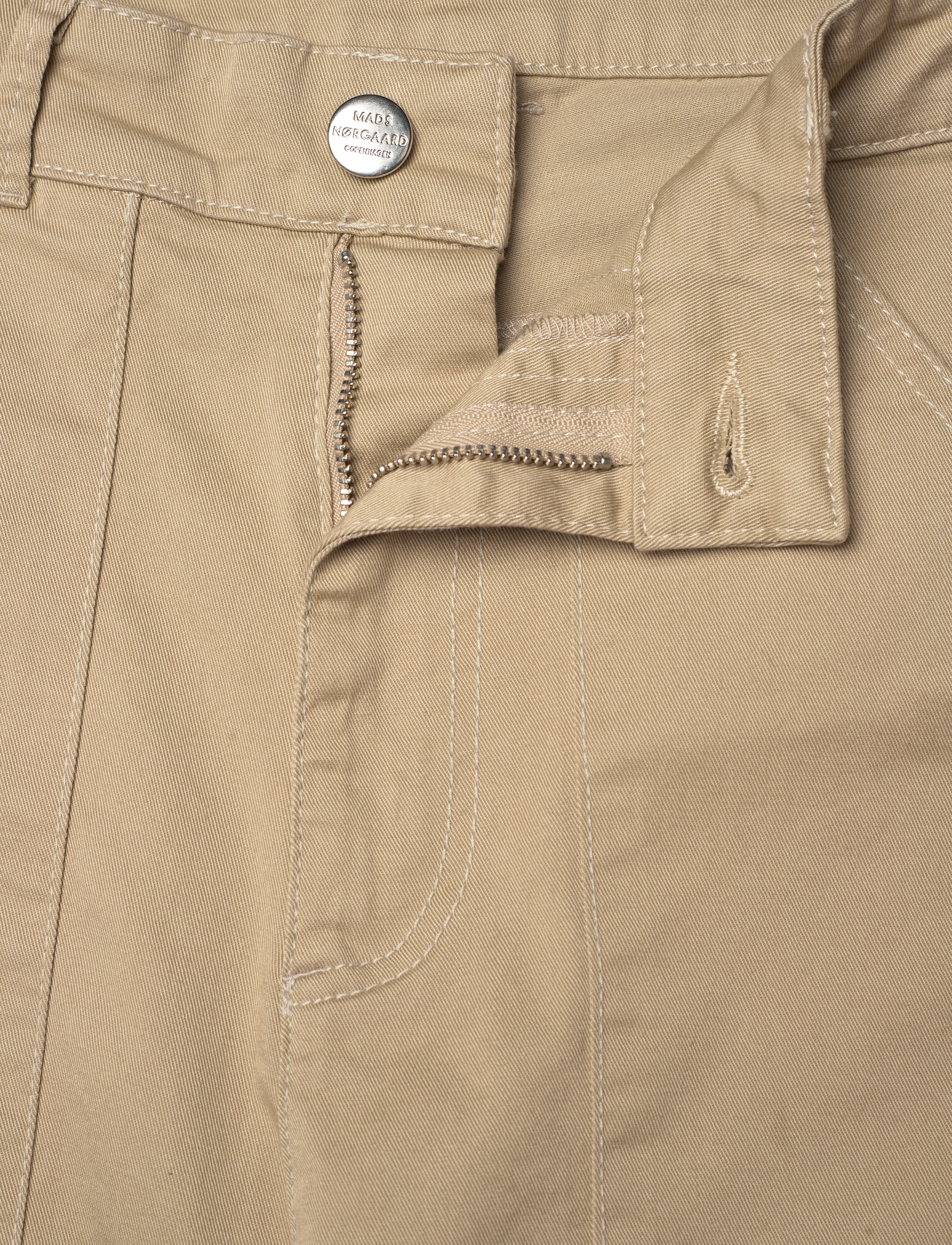 Mads Nørgaard - Twilla Bonnie Pants - vida byxor - trench coat - 3