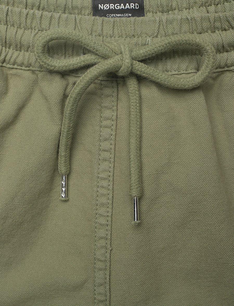 Mads Nørgaard - Dyed Canvas Beach Shorts - casual shorts - oil green - 3