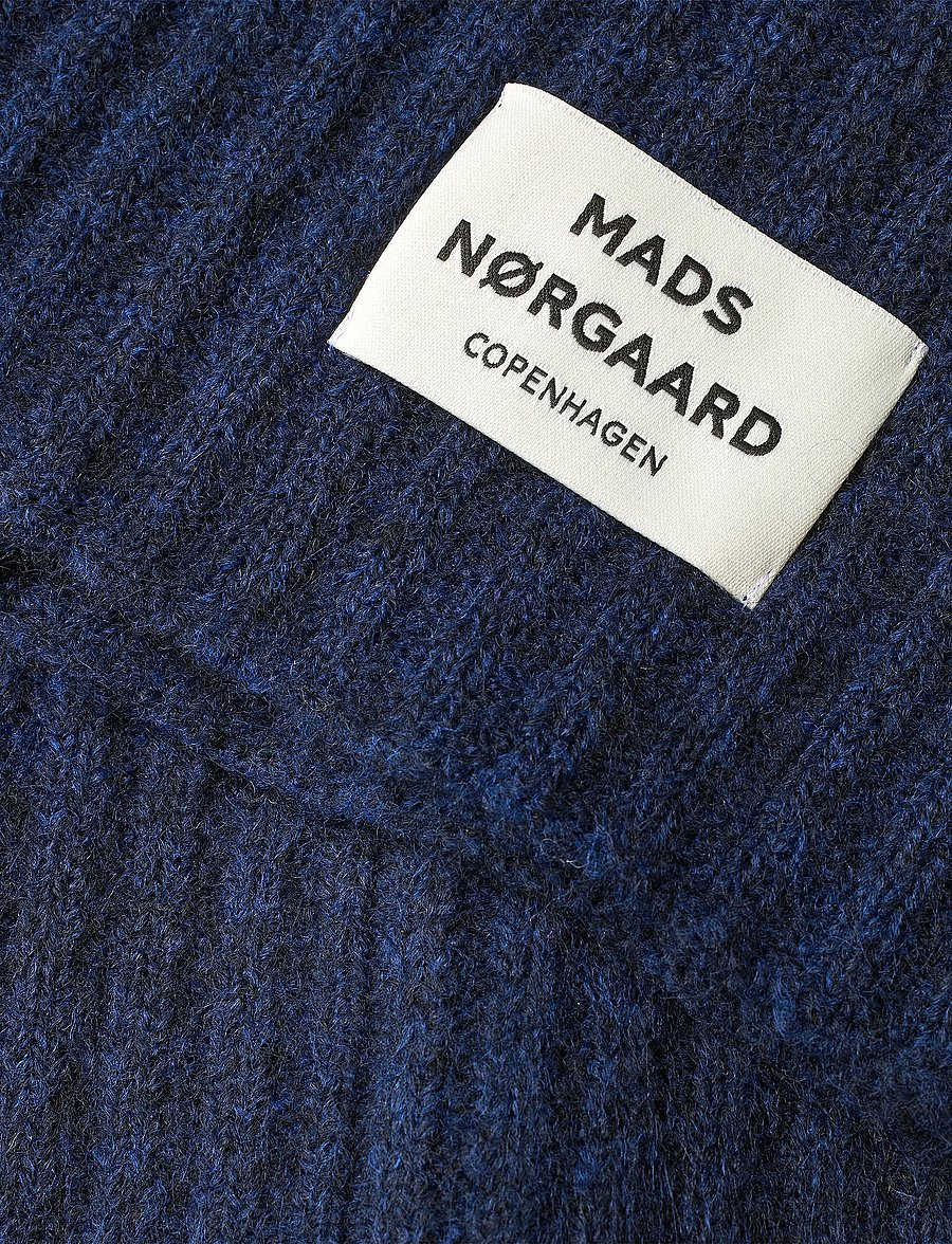 Mads Nørgaard - Tosca Snatie Neck Piece - tynde tørklæder - peacoat - 1