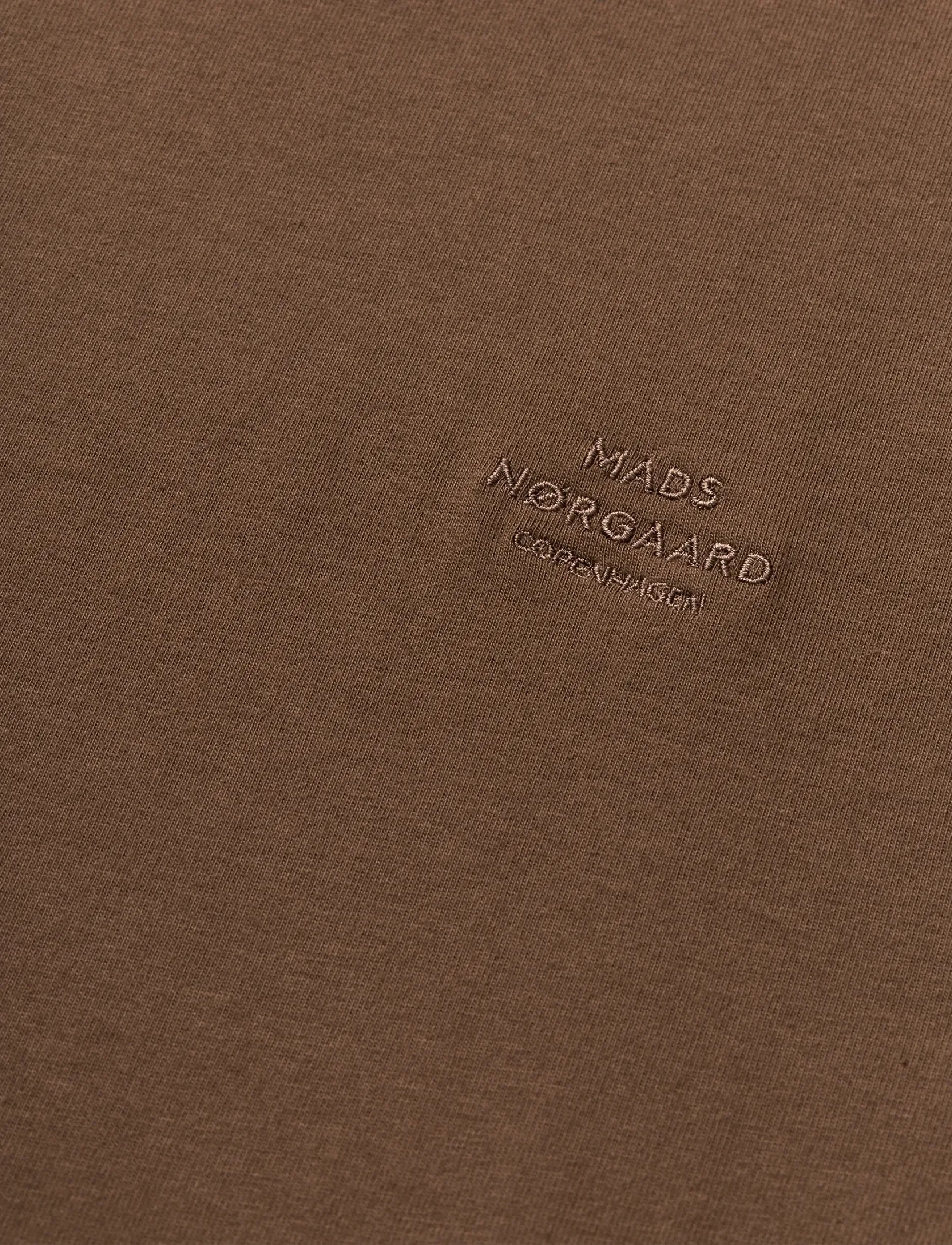 Mads Nørgaard - Cotton Jersey Frode Logo Tee FAV - kurzärmelige t-shirts - cocoa - 1