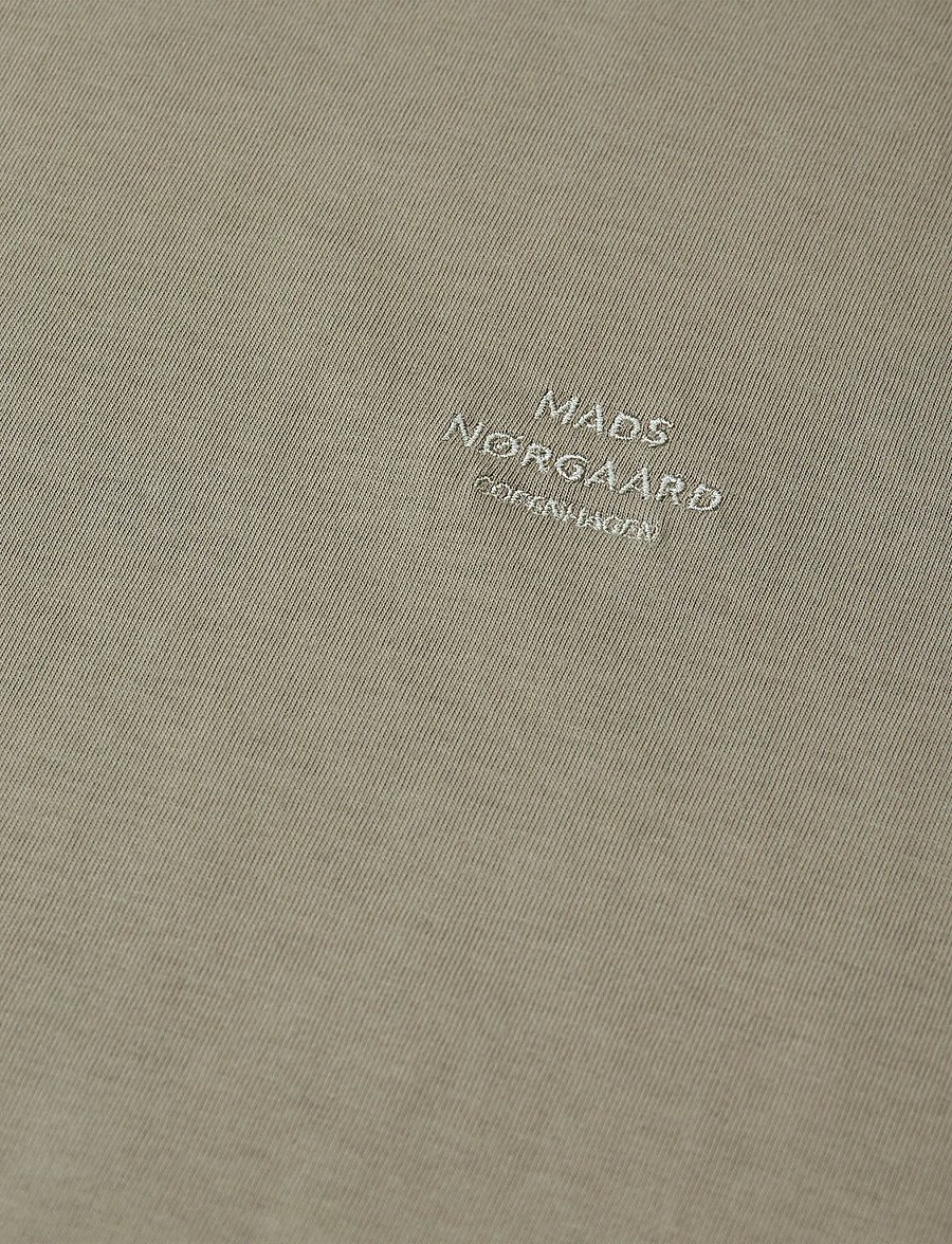Mads Nørgaard - Cotton Jersey Frode Logo Tee FAV - kurzärmelige t-shirts - overland trek - 1