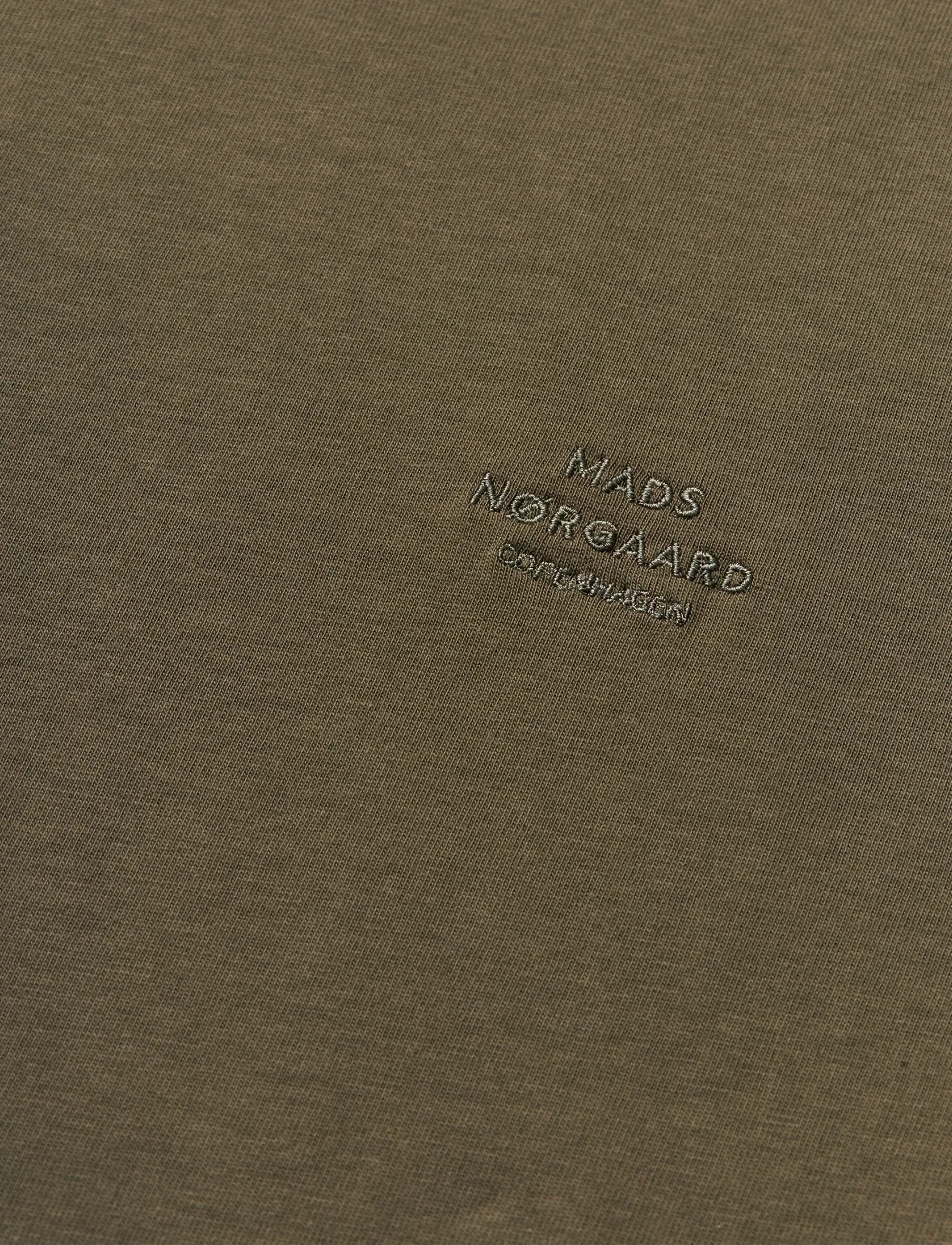 Mads Nørgaard - Cotton Jersey Frode Logo Tee FAV - lühikeste varrukatega t-särgid - tarmac - 1