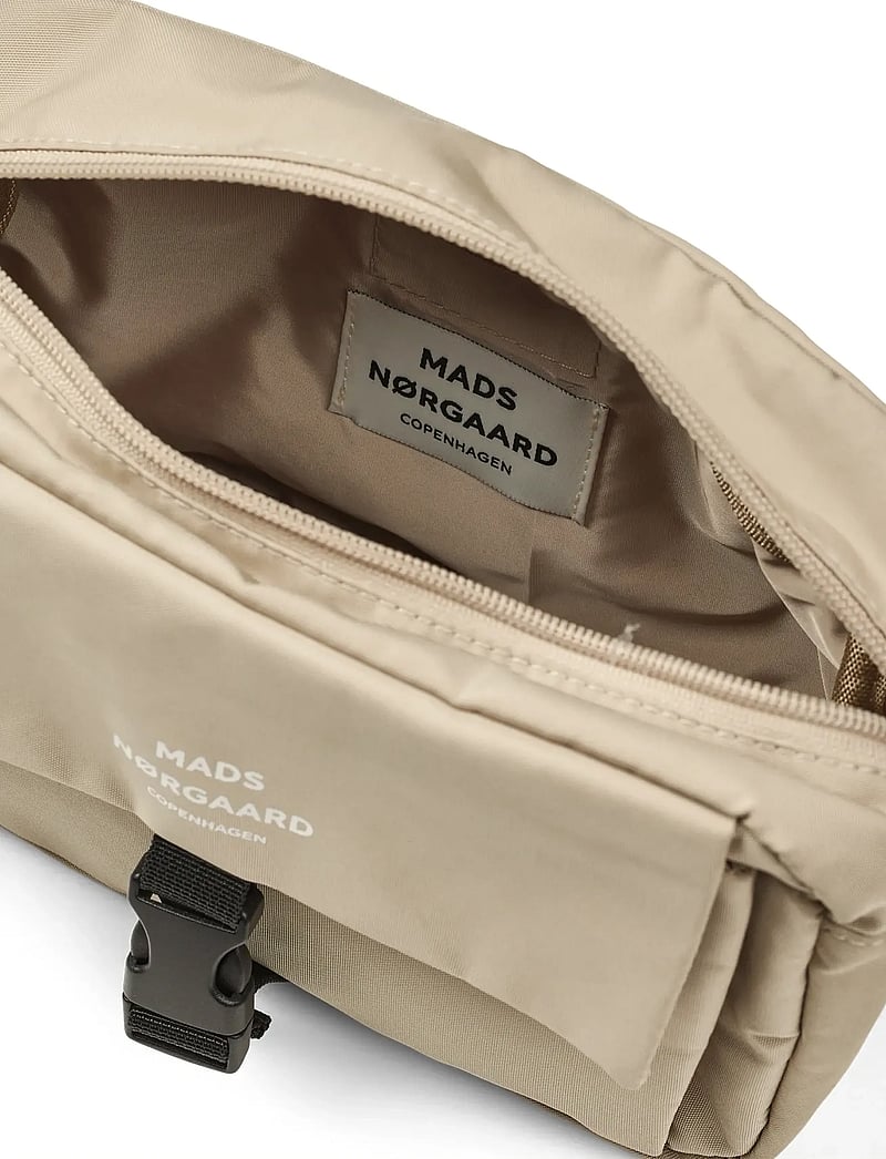 Mads Nørgaard - Tian Fae Bag FAV - modetrends - overland trek - 1