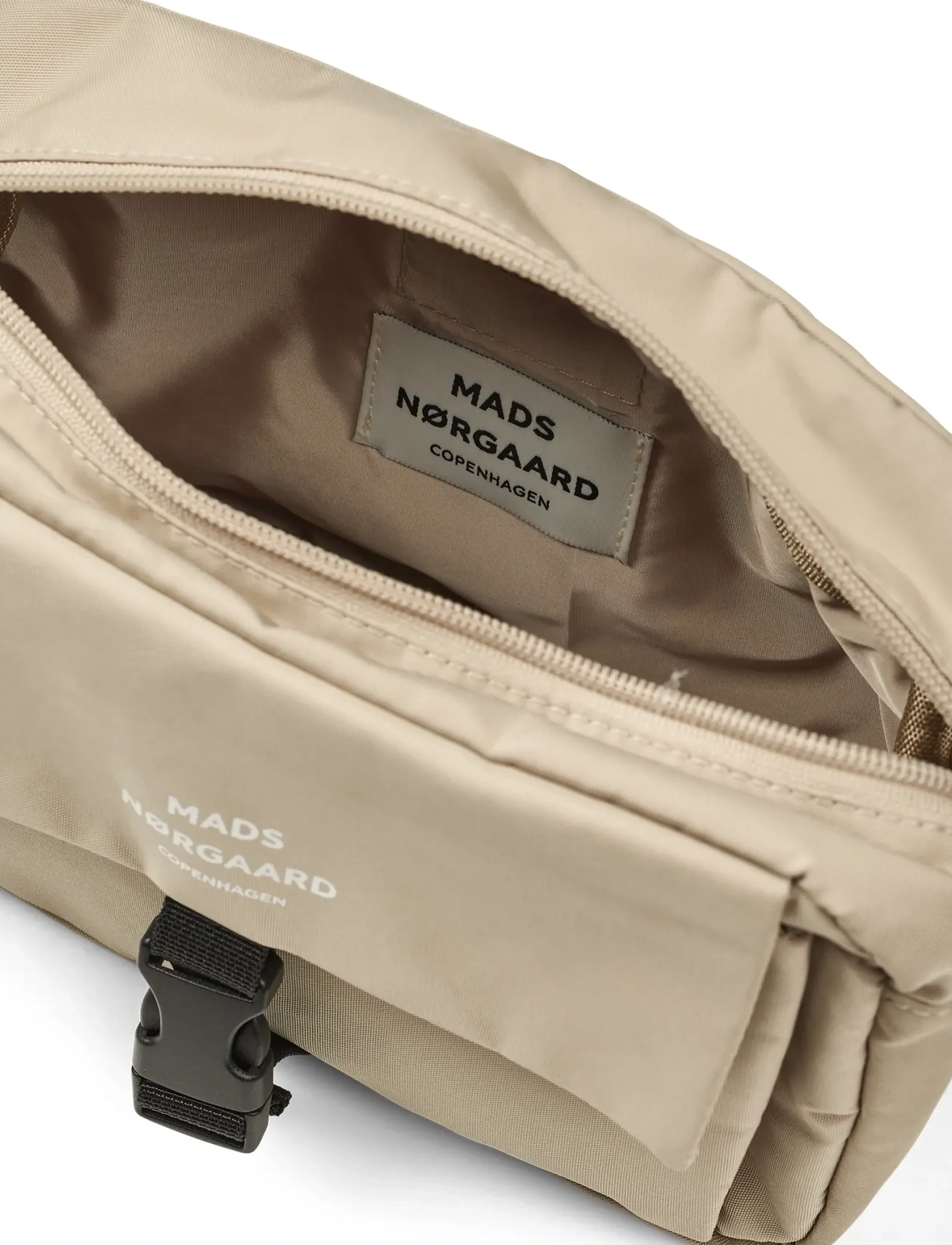 Mads Nørgaard - Tian Fae Bag FAV - mode trends - overland trek - 1