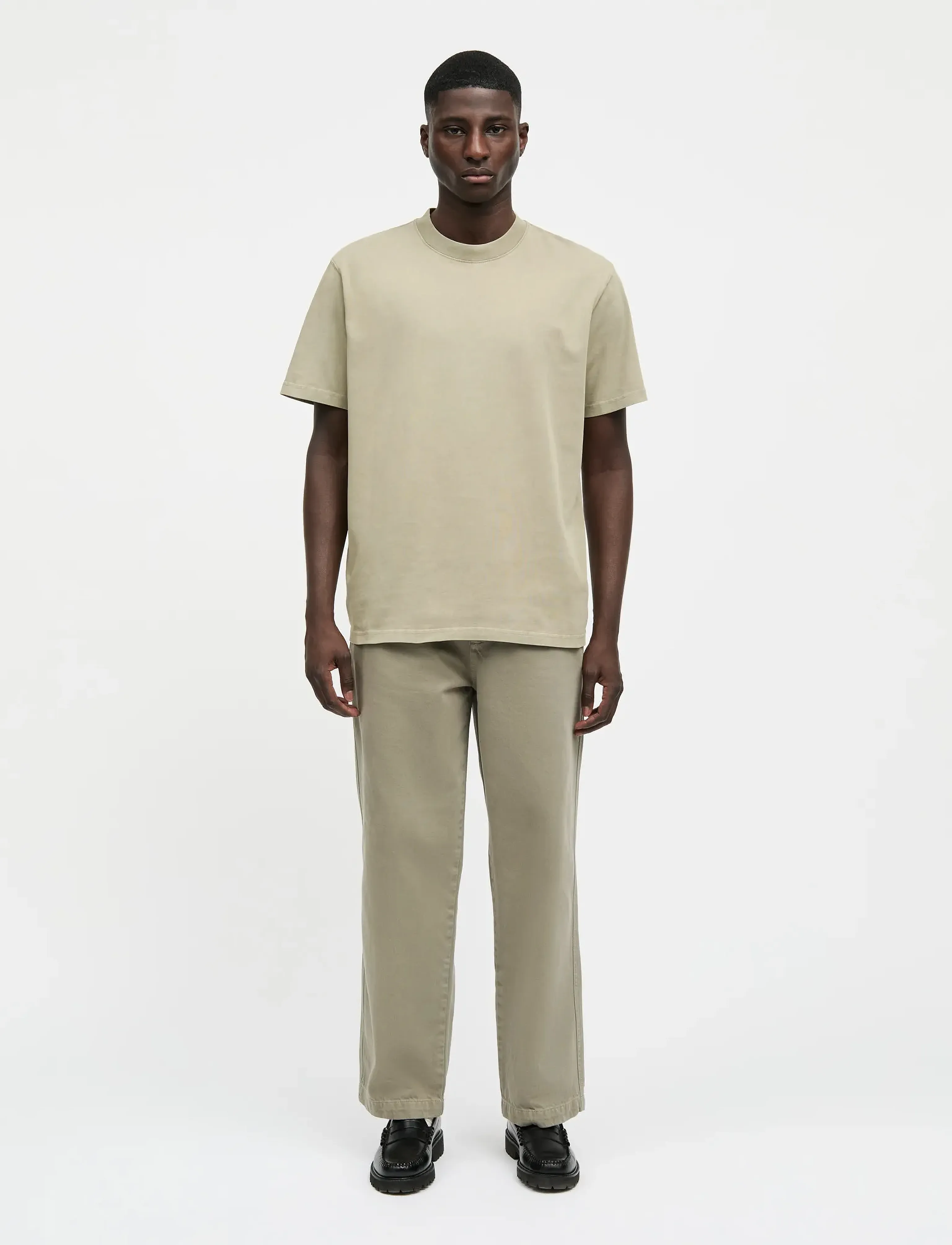 Mads Nørgaard Combed Jersey Dye Thorbjørn Tee - Akcija - SILVER SAGE / beige