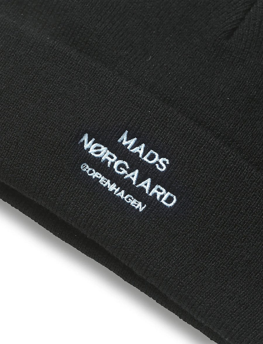 Mads Nørgaard - Isak Ambas Logo Beanie - nach anlass kaufen - black - 1