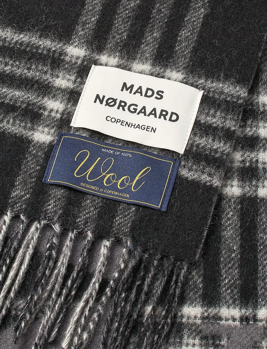 Mads Nørgaard - Woven Wool Logo Scarf - winterschals - black/vanilla ice - 1