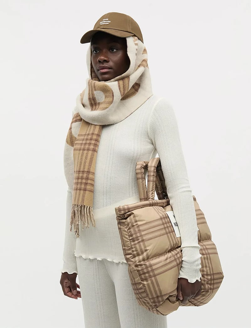 Mads Nørgaard - Woven Wool Logo Scarf - winterschals - cornstalk/cocoa brown - 0