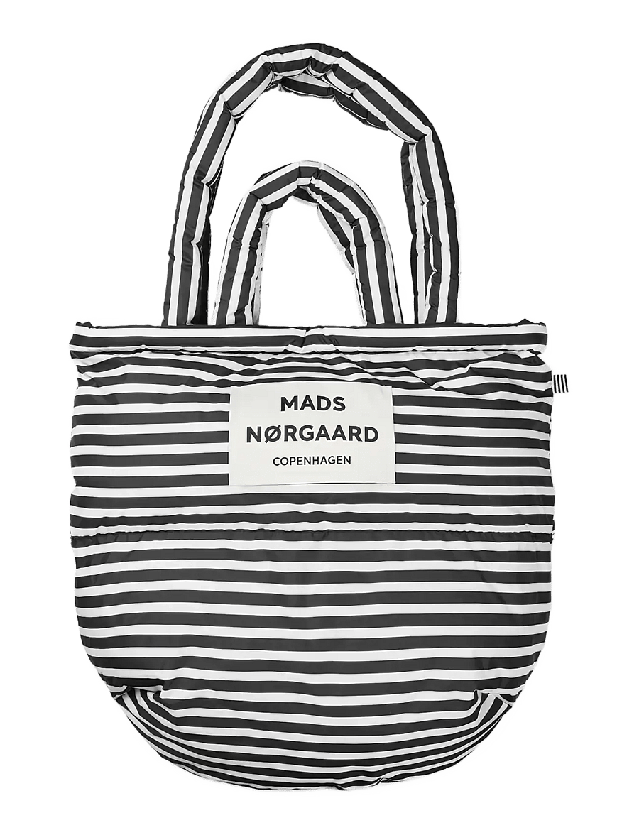 Mads Nørgaard - Light Ripstop Pillow Bag AOP - tote bags - black/white - 1