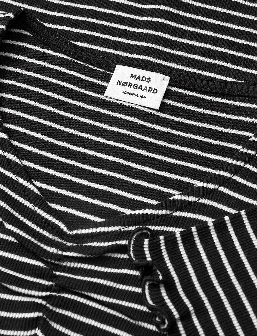 Mads Nørgaard - 2x2 Cotton Stripe Tiki Tee - kurzärmelige - black/vanilla ice - 4