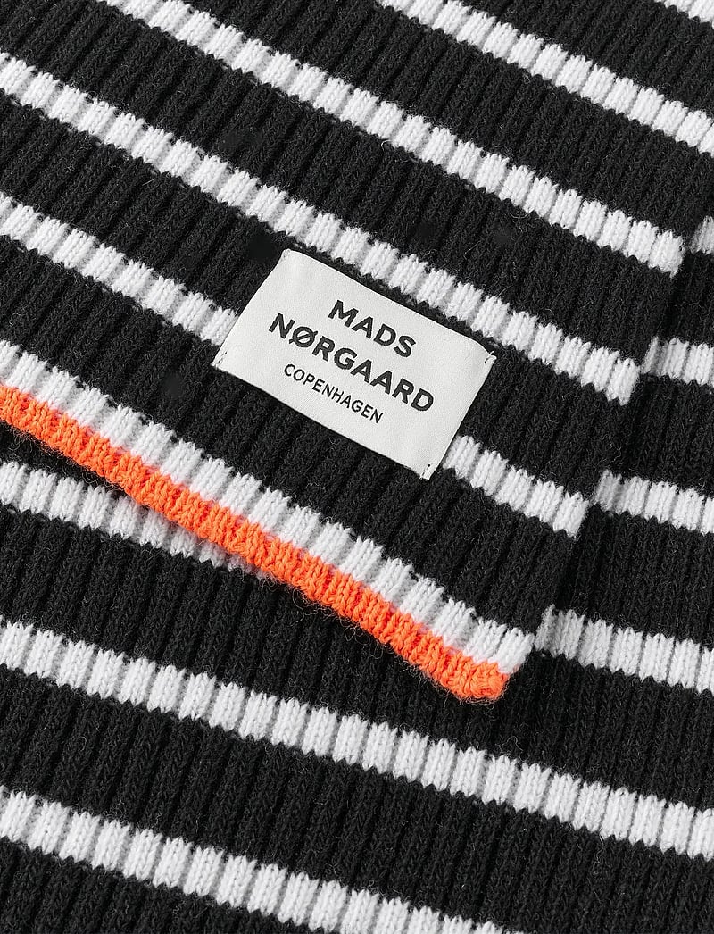 Mads Nørgaard - Yota Grafenau Scarf - halstørklæder - black/vanilla ice - 2
