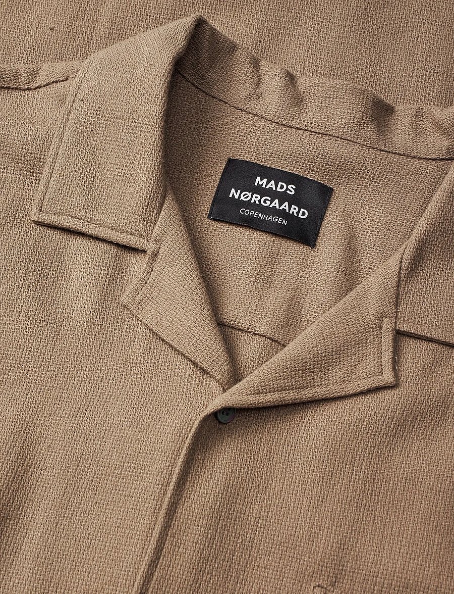 Mads Nørgaard - Texture Kenji Shirt SS - short-sleeved shirts - walnut - 1