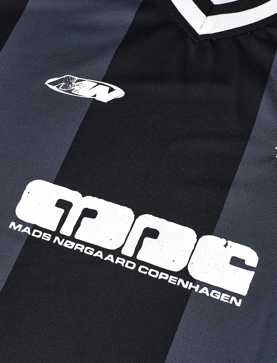 Mads Nørgaard - Sport Football Tee - fodboldtrøjer - black - 1