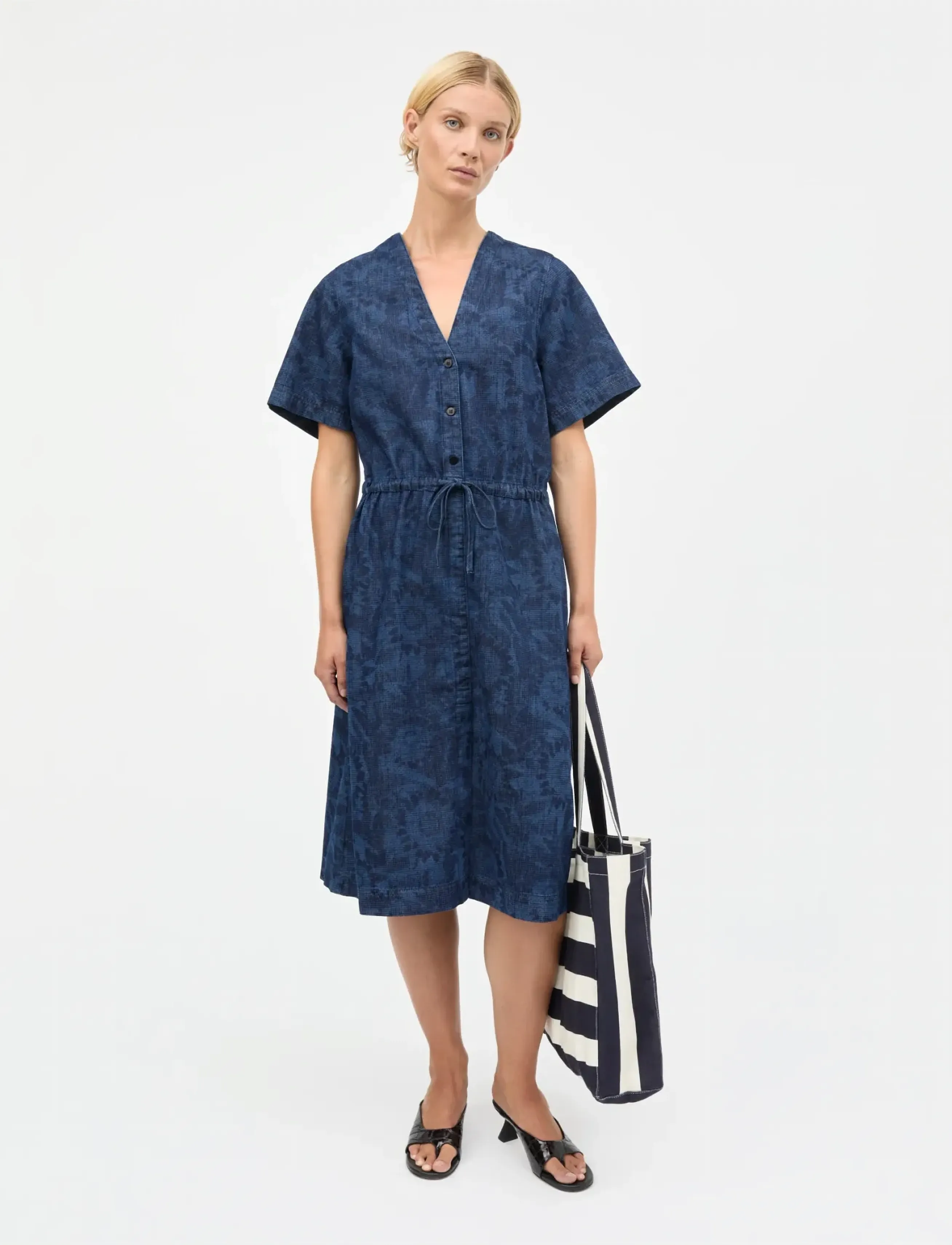 Mads Nørgaard Lazor Denim Sanne Dress - Teksakleidid - SUNFLOWER AOP / blue