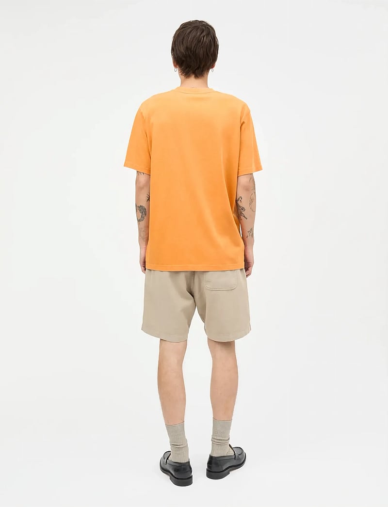 Mads Nørgaard - Combed Jersey Dye Thorbjørn Tee - lühikeste varrukatega t-särgid - zinnia - 2