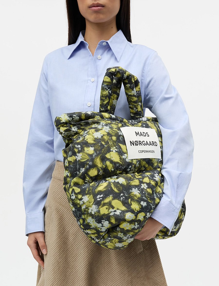 Mads Nørgaard - Light Ripstop Pillow AOP Bag - tote bags - flora aop - 0