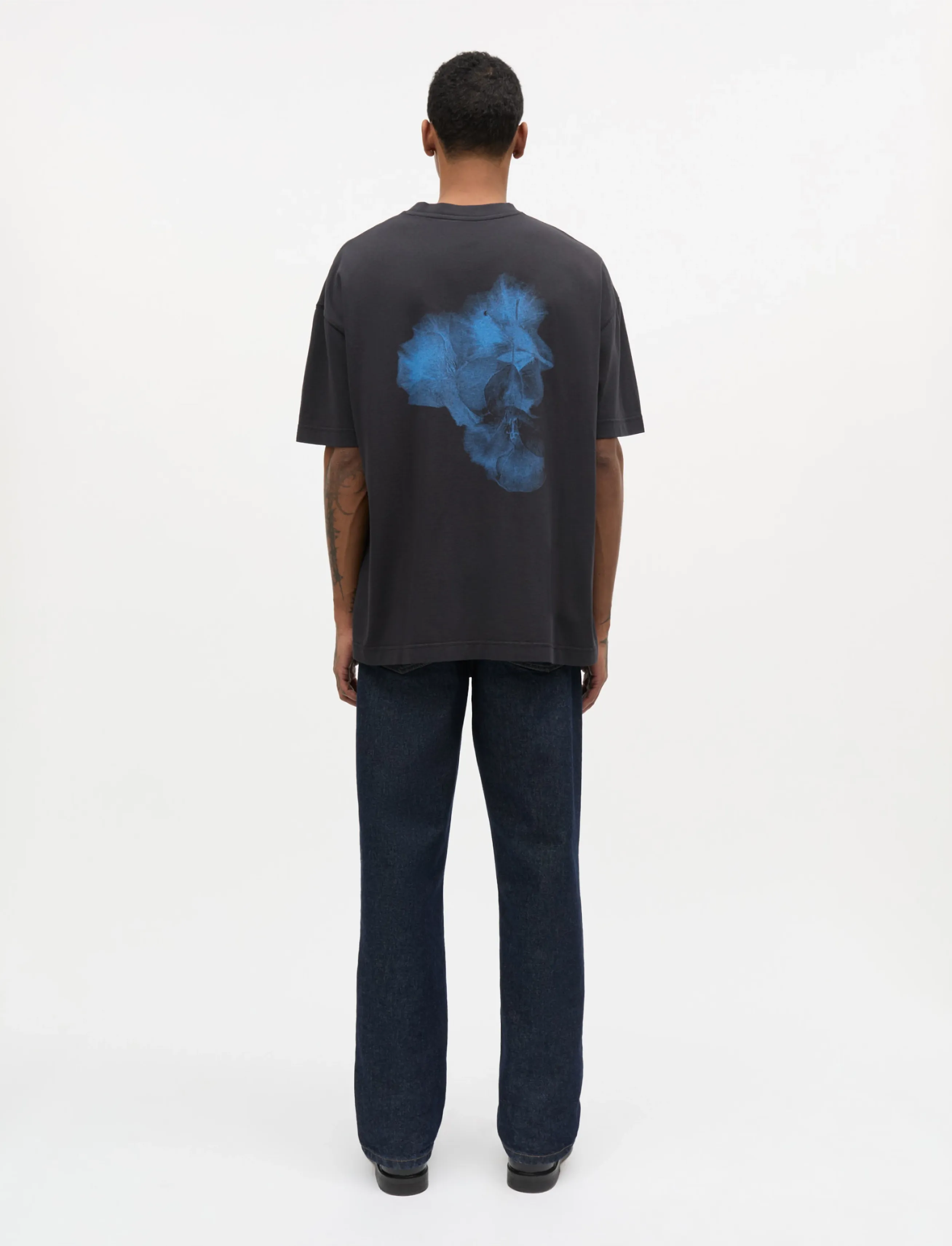 Mads Nørgaard - Open-End Dye Big Flower Tee - kurzärmelige t-shirts - black - 3