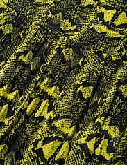 Mads Nørgaard - Snake Plisse Dacona - fodralklänningar - cool yellow - 4