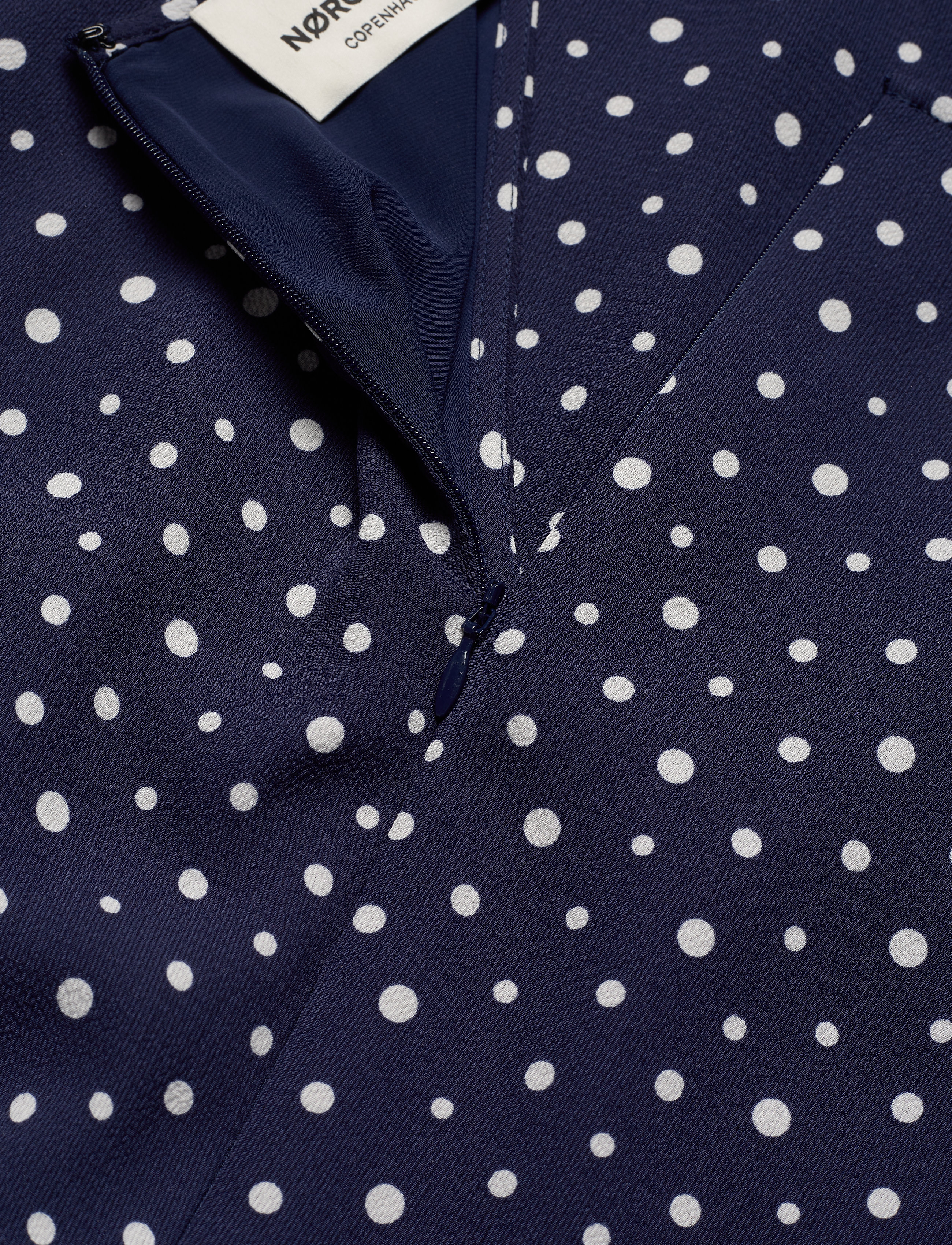 Mads Nørgaard - Neo Paris Degina - navy dot - 3