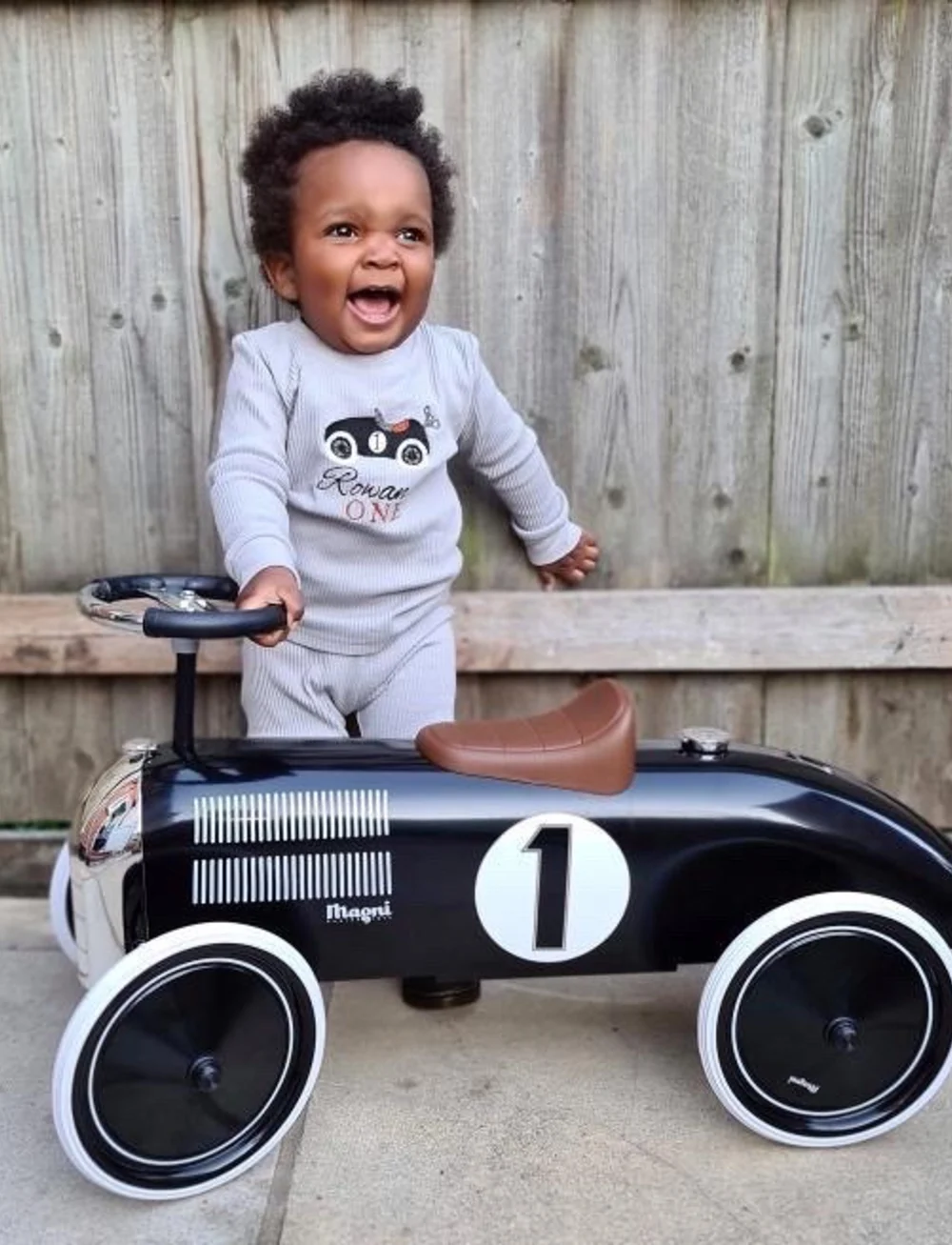 Magni ride on car deals