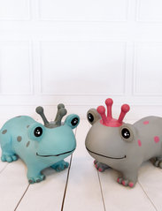 Magni Toys - Jumping Frog - grey and pink - de laveste prisene - pink/gray - 2