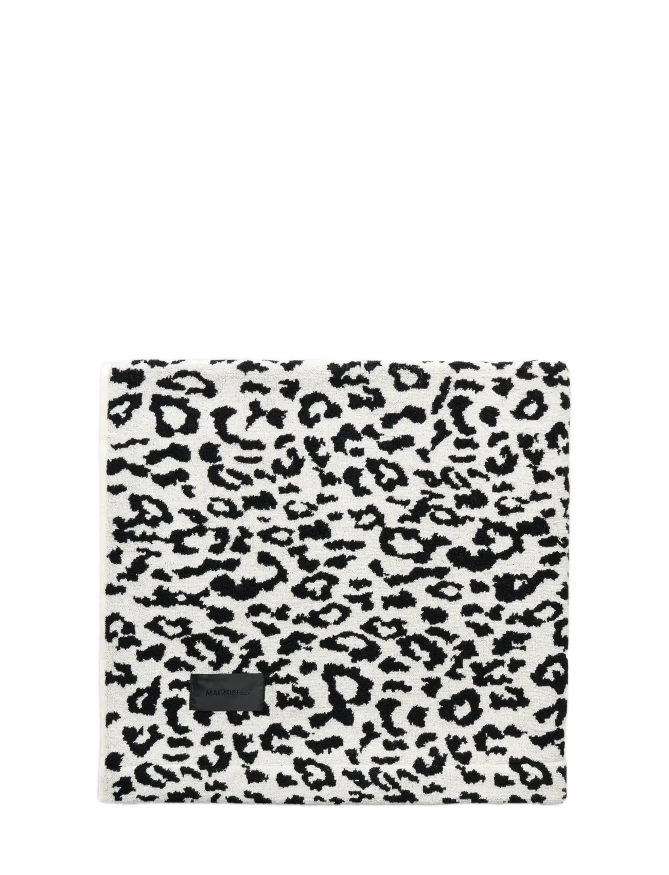 MAGNIBERG - Wild bath sheet - badehåndklær - coconut white leopard - 1