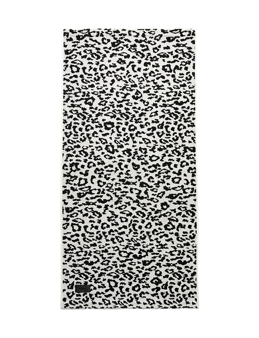MAGNIBERG - Wild bath towel - saunalinad - coconut white leopard - 1