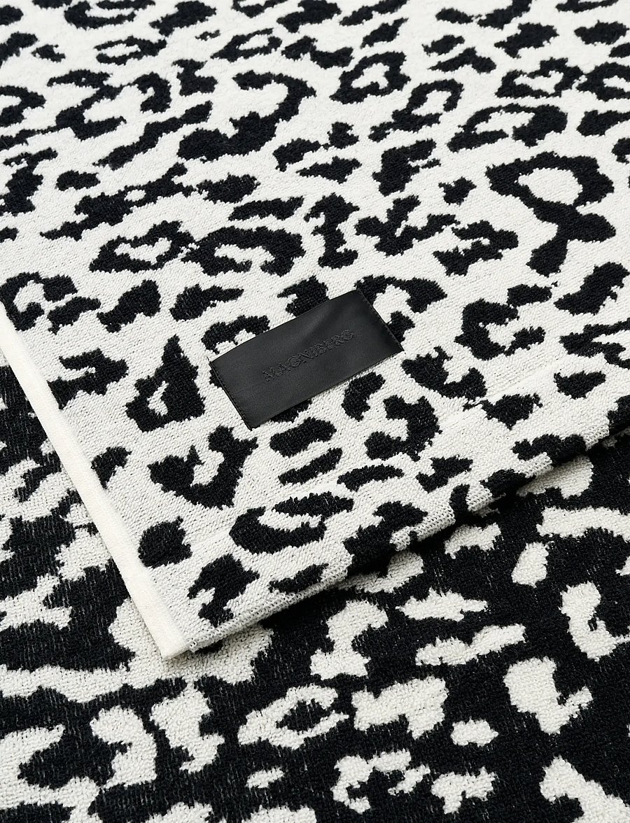 MAGNIBERG - Wild bath towel - saunalinad - coconut white leopard - 3