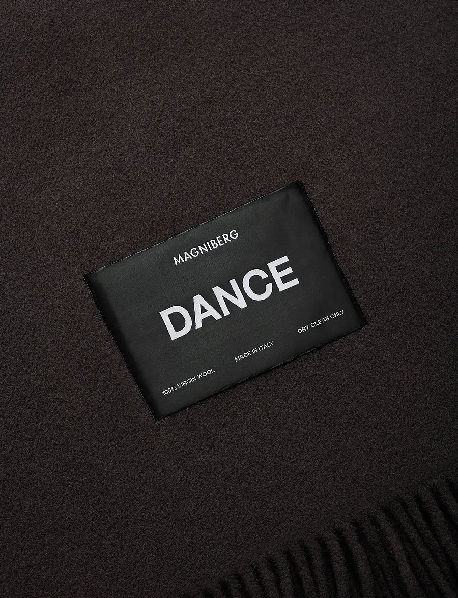 MAGNIBERG - Bold Blanket - pleedid - dark chocolate - 4