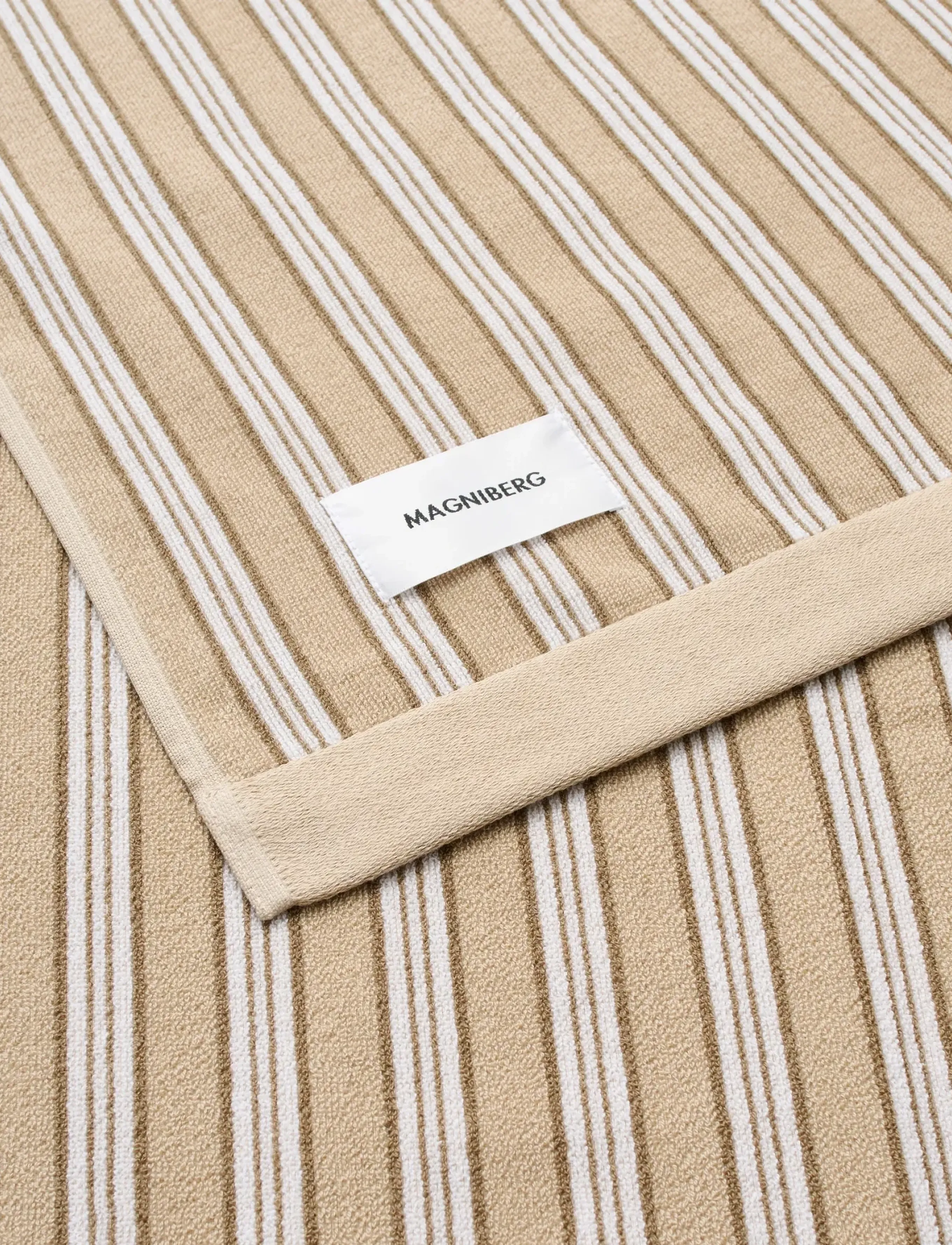 MAGNIBERG - Wall Street bath sheet - badlakens - stripe medium beige - 2