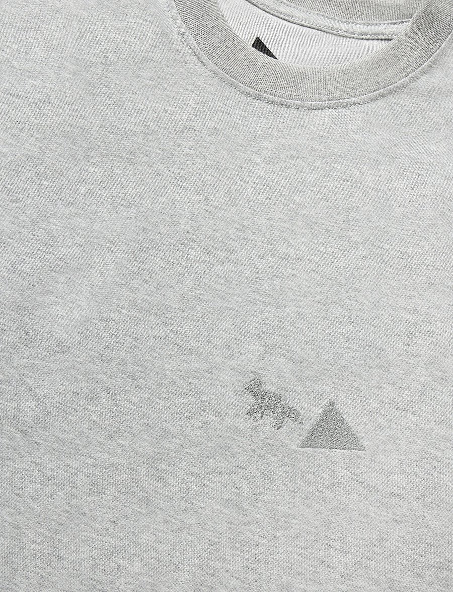Maison Kitsune - MK x AND WANDER DRY COTTON TSHIRT 1 - kurzärmelige t-shirts - ash grey - 5