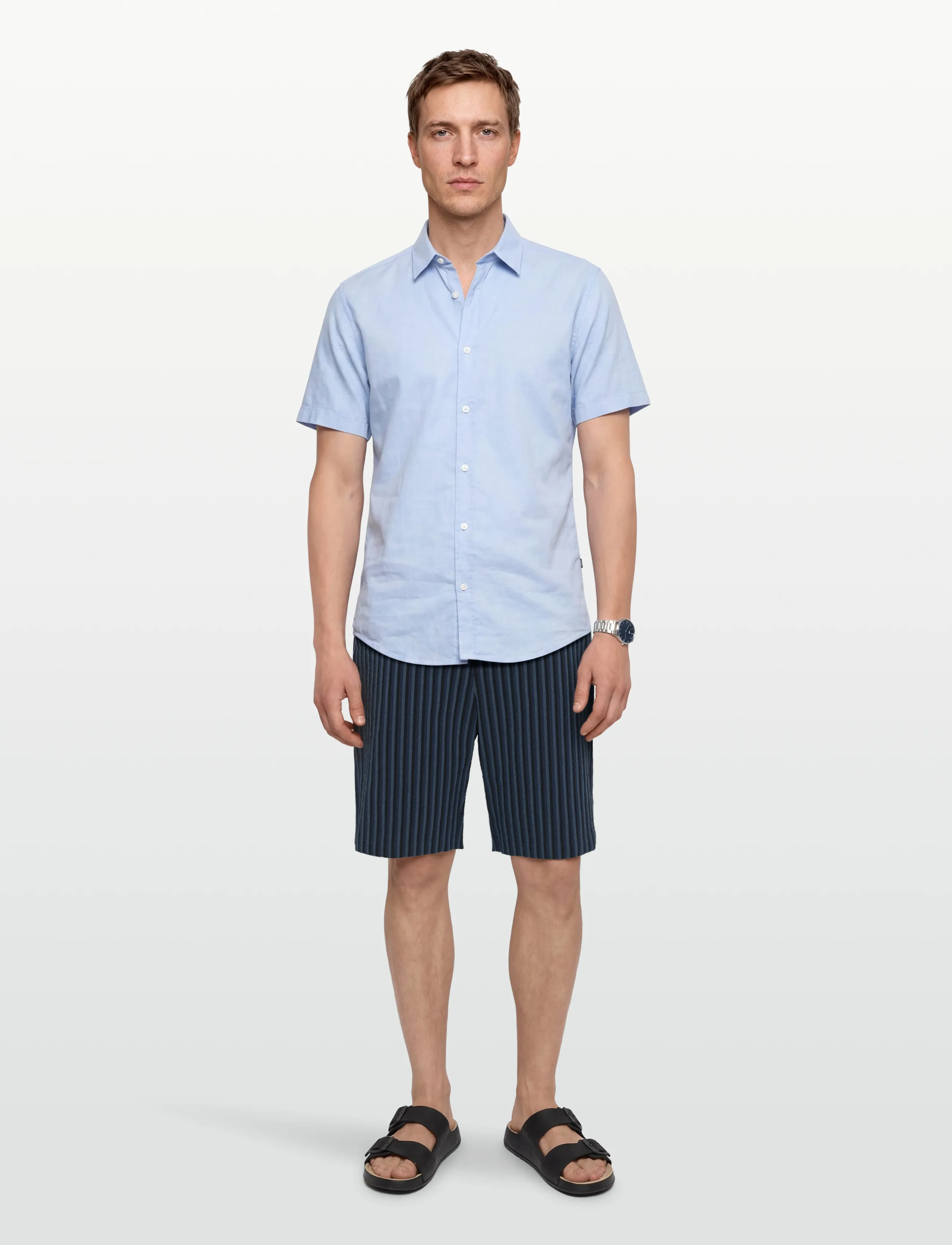 Maison Kitsune - STRIPES SEERSUCKER STAN BERMUDA SHORT - vabaaja lühikesed püksid - navy stripe - 0