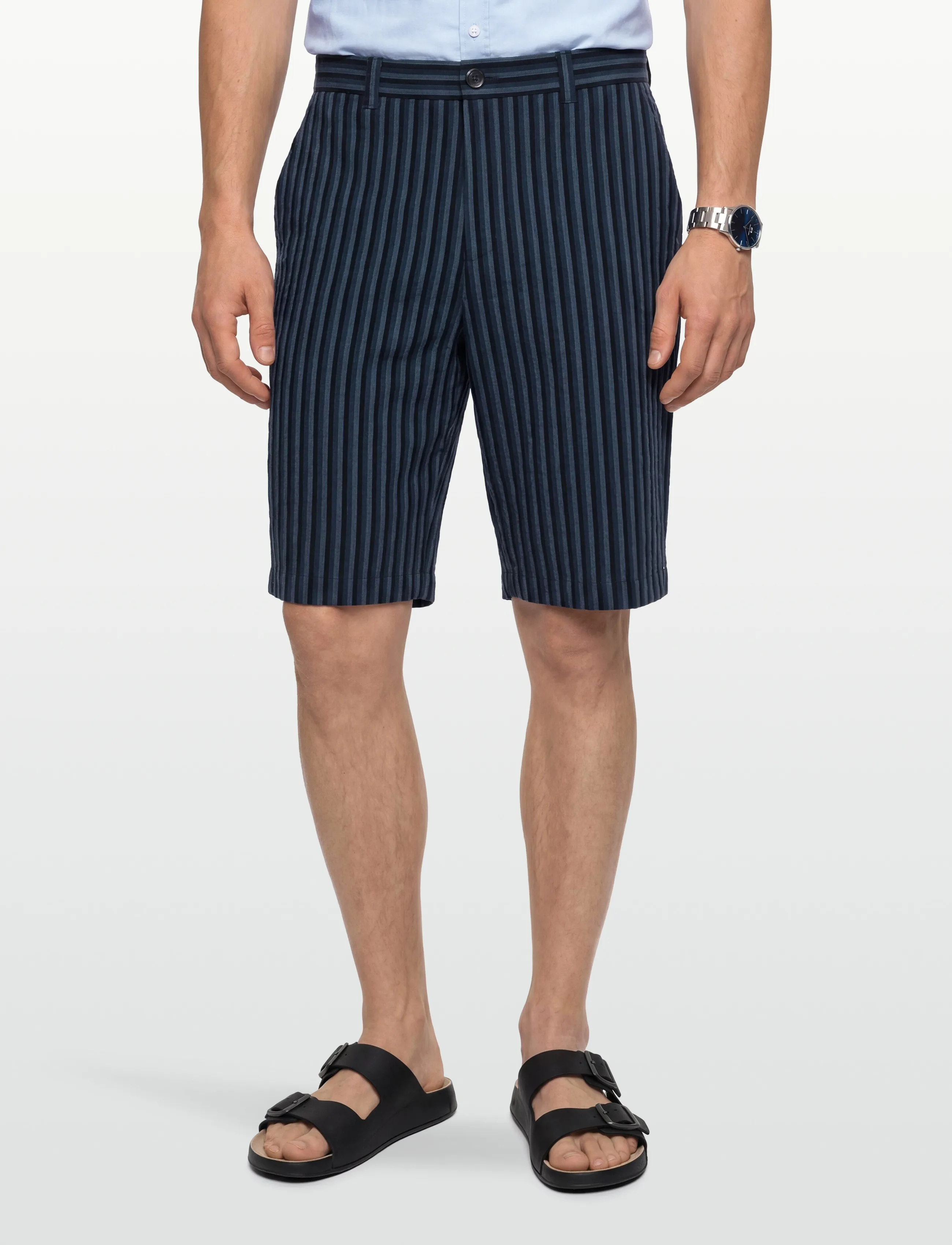 Maison Kitsune - STRIPES SEERSUCKER STAN BERMUDA SHORT - vabaaja lühikesed püksid - navy stripe - 3